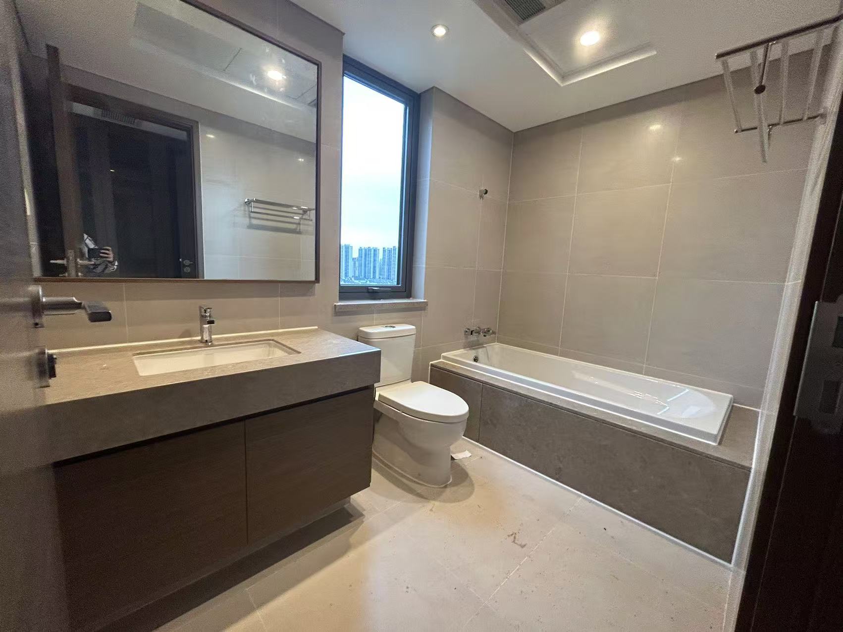 晋合湘水湾六期  4室2厅2卫    185.0万 晋合湘水湾六期  4室2厅2卫    185.0万室内图