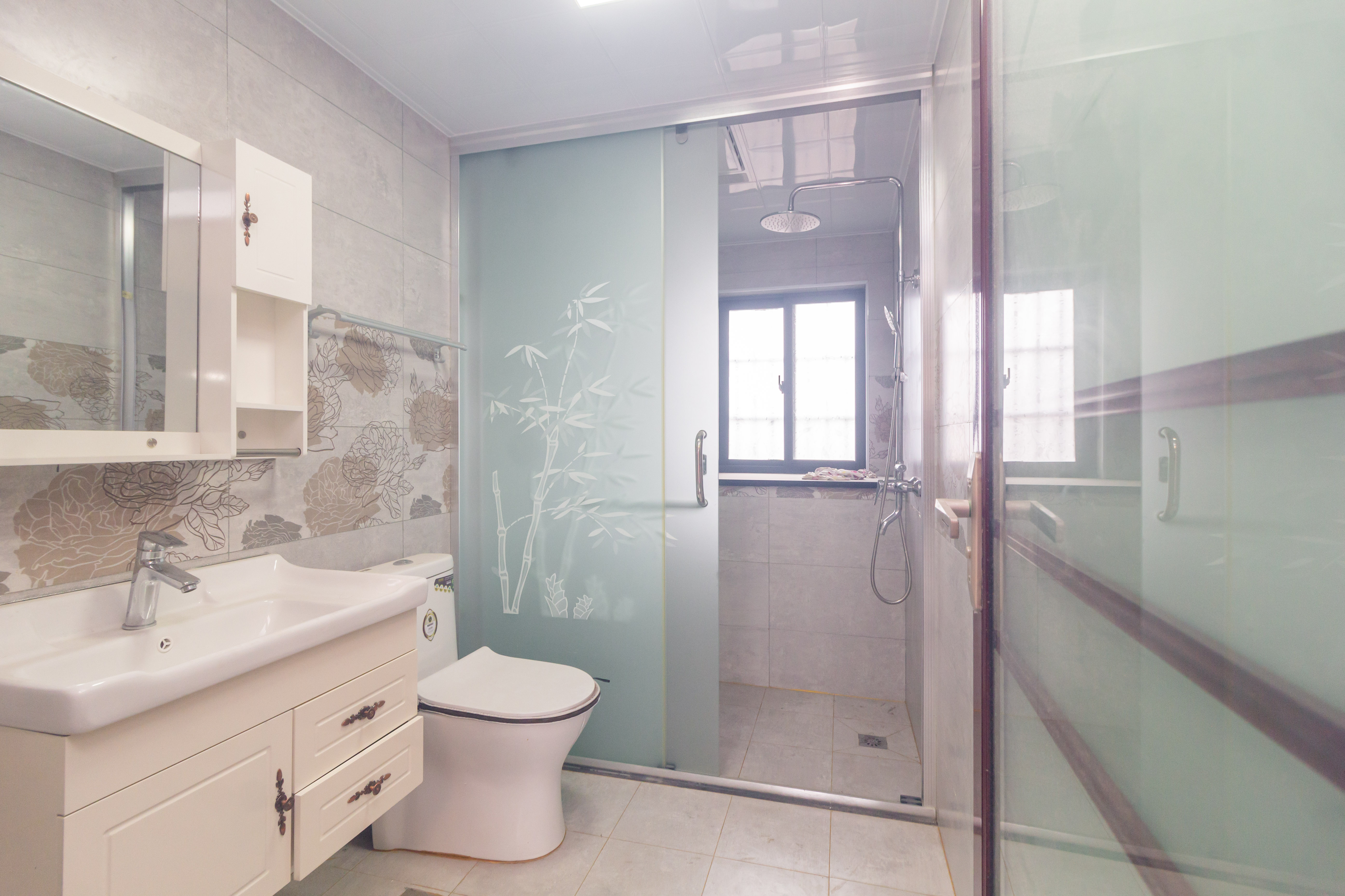 海德公园 4室2厅2卫 89.8万 海德公园 4室2厅2卫 89.8万卫生间