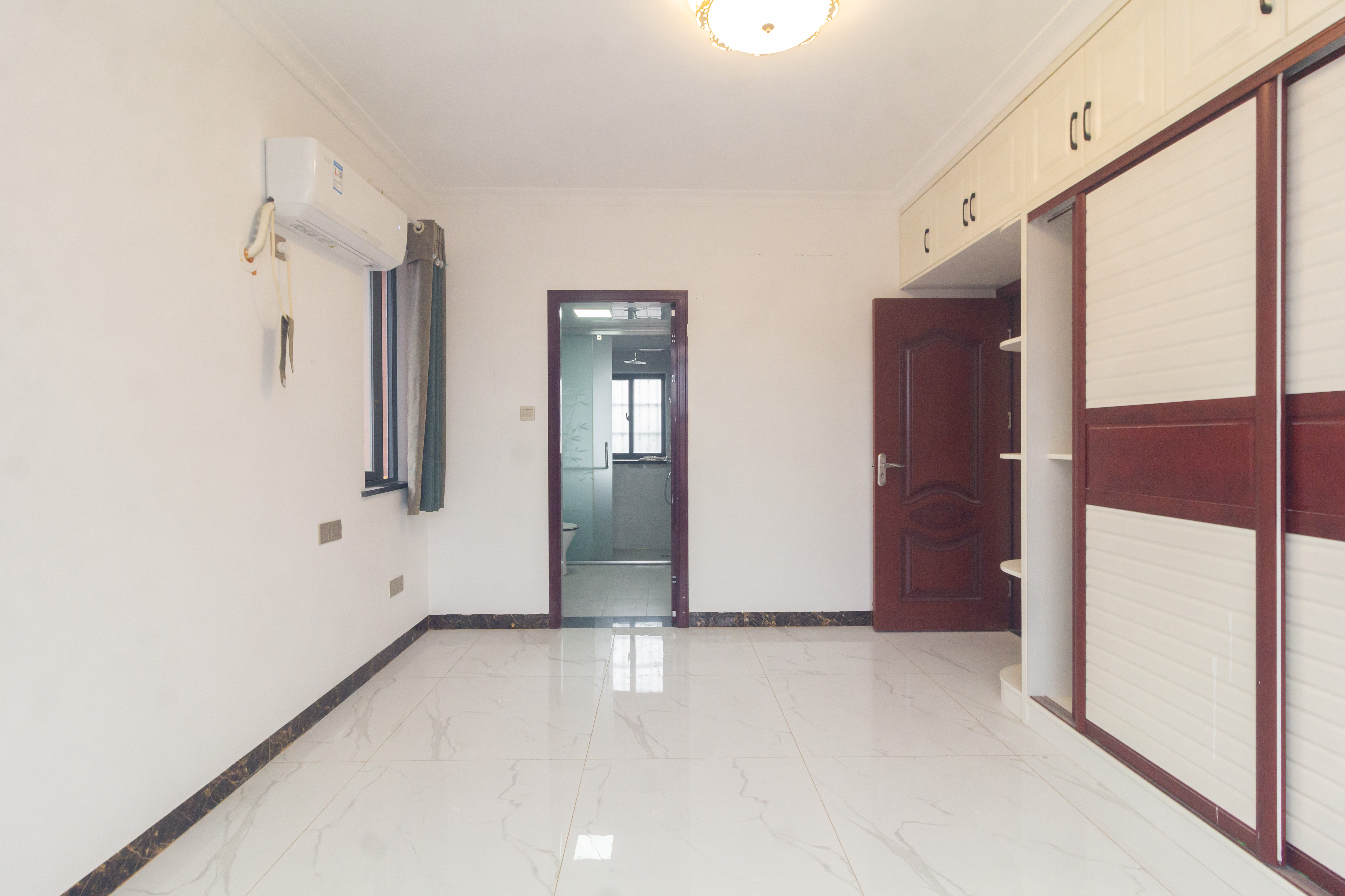 海德公园 4室2厅2卫 89.8万 海德公园 4室2厅2卫 89.8万卧室