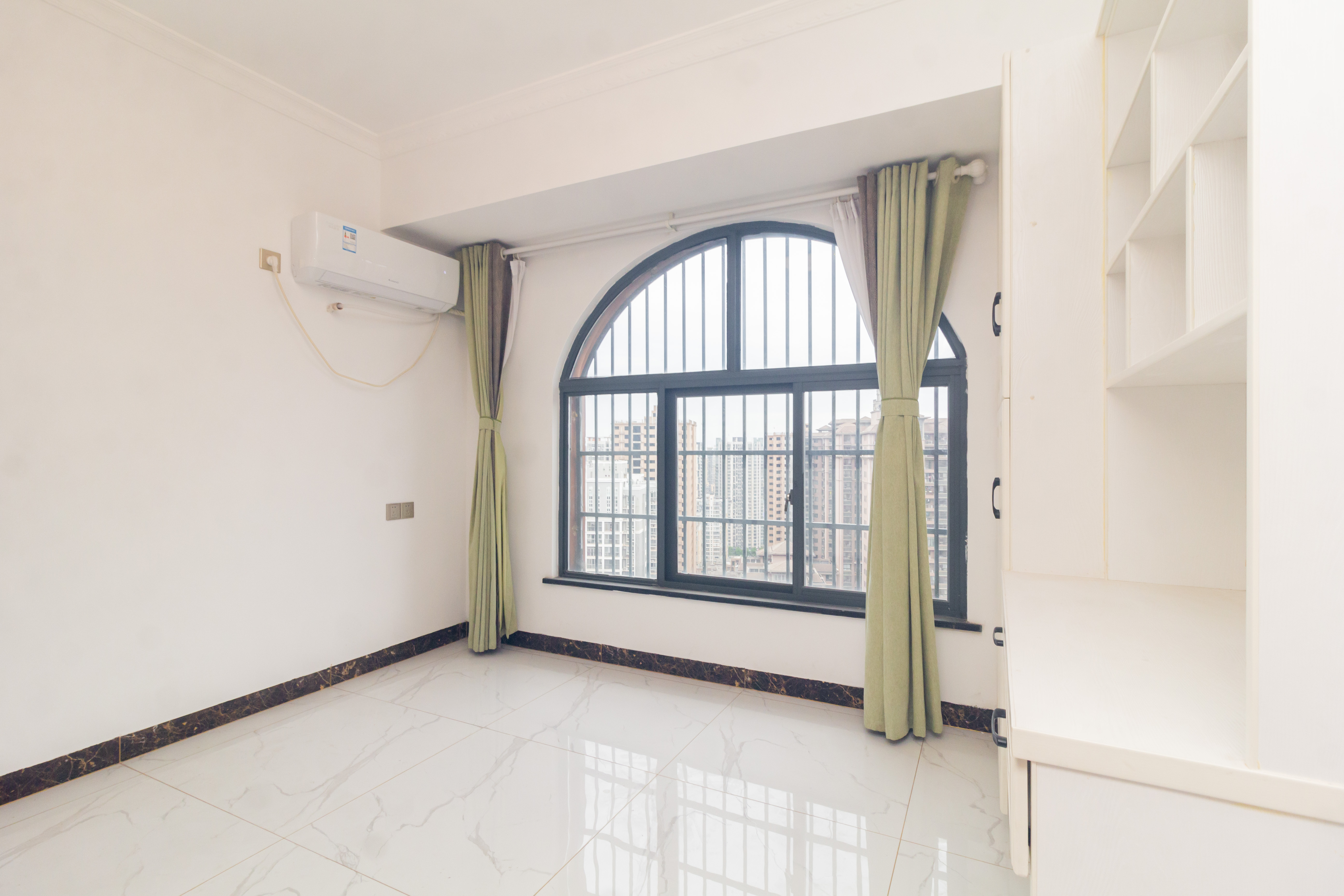 海德公园 4室2厅2卫 89.8万 海德公园 4室2厅2卫 89.8万卧室