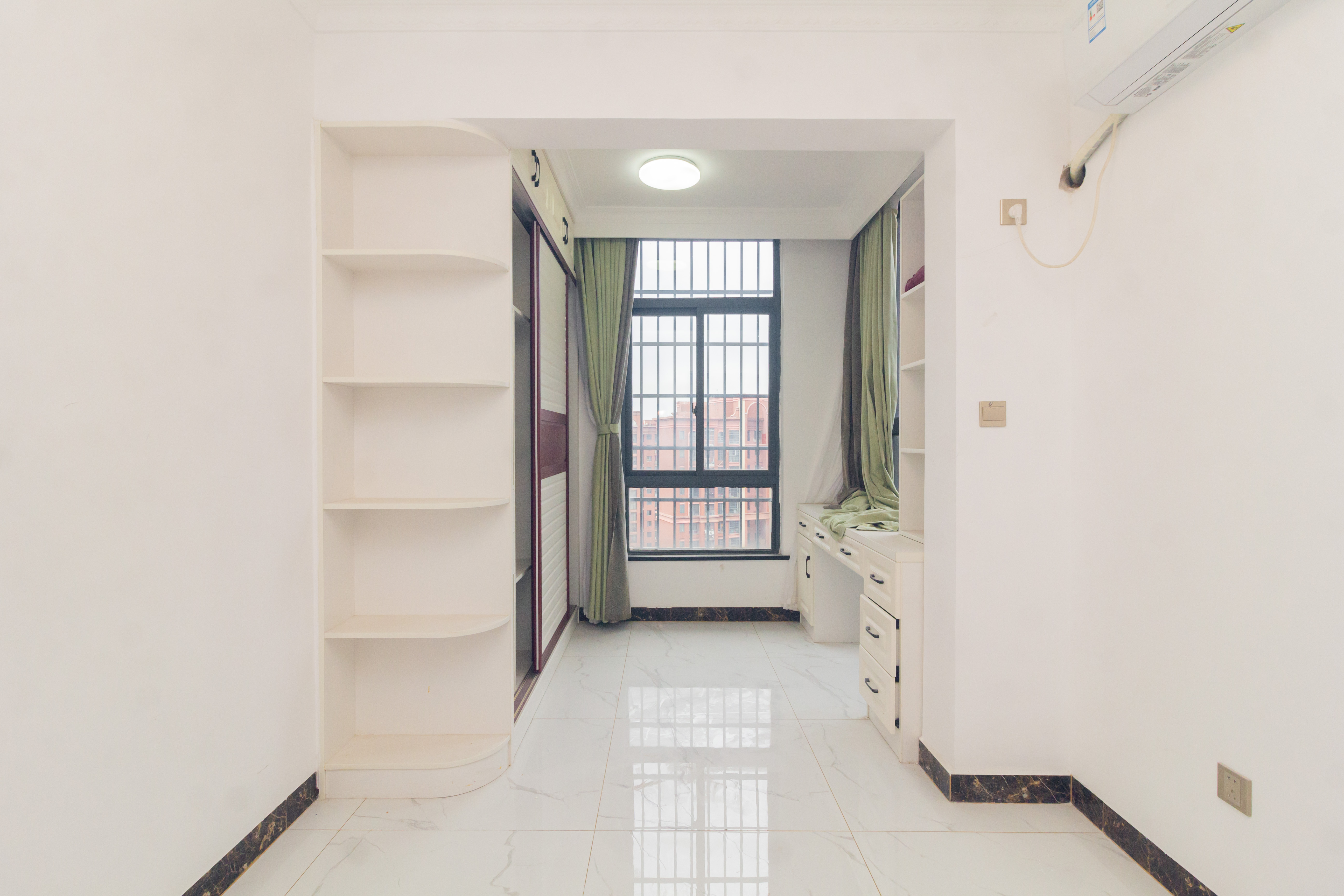 海德公园 4室2厅2卫 89.8万 海德公园 4室2厅2卫 89.8万卧室