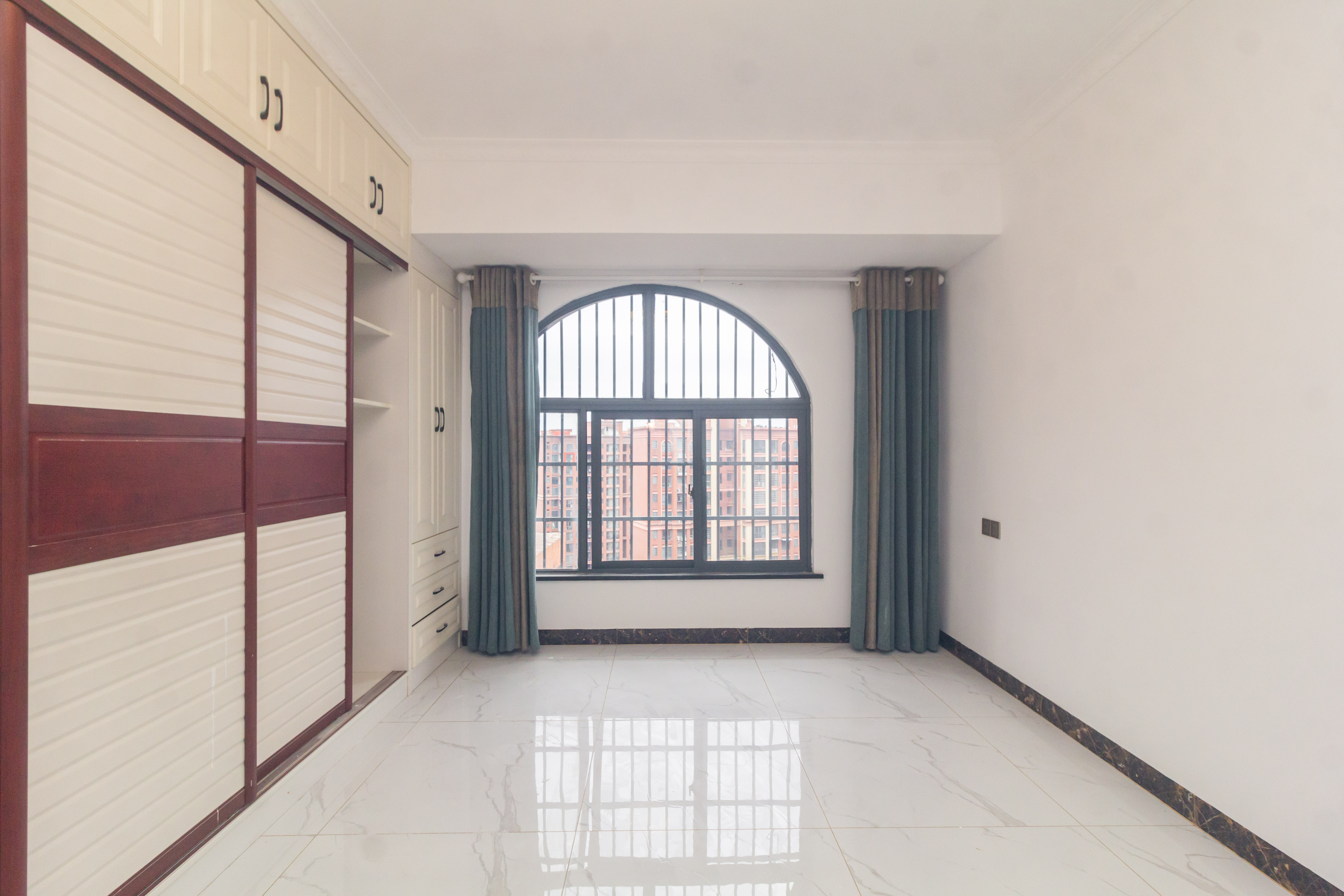 海德公园 4室2厅2卫 89.8万 海德公园 4室2厅2卫 89.8万卧室