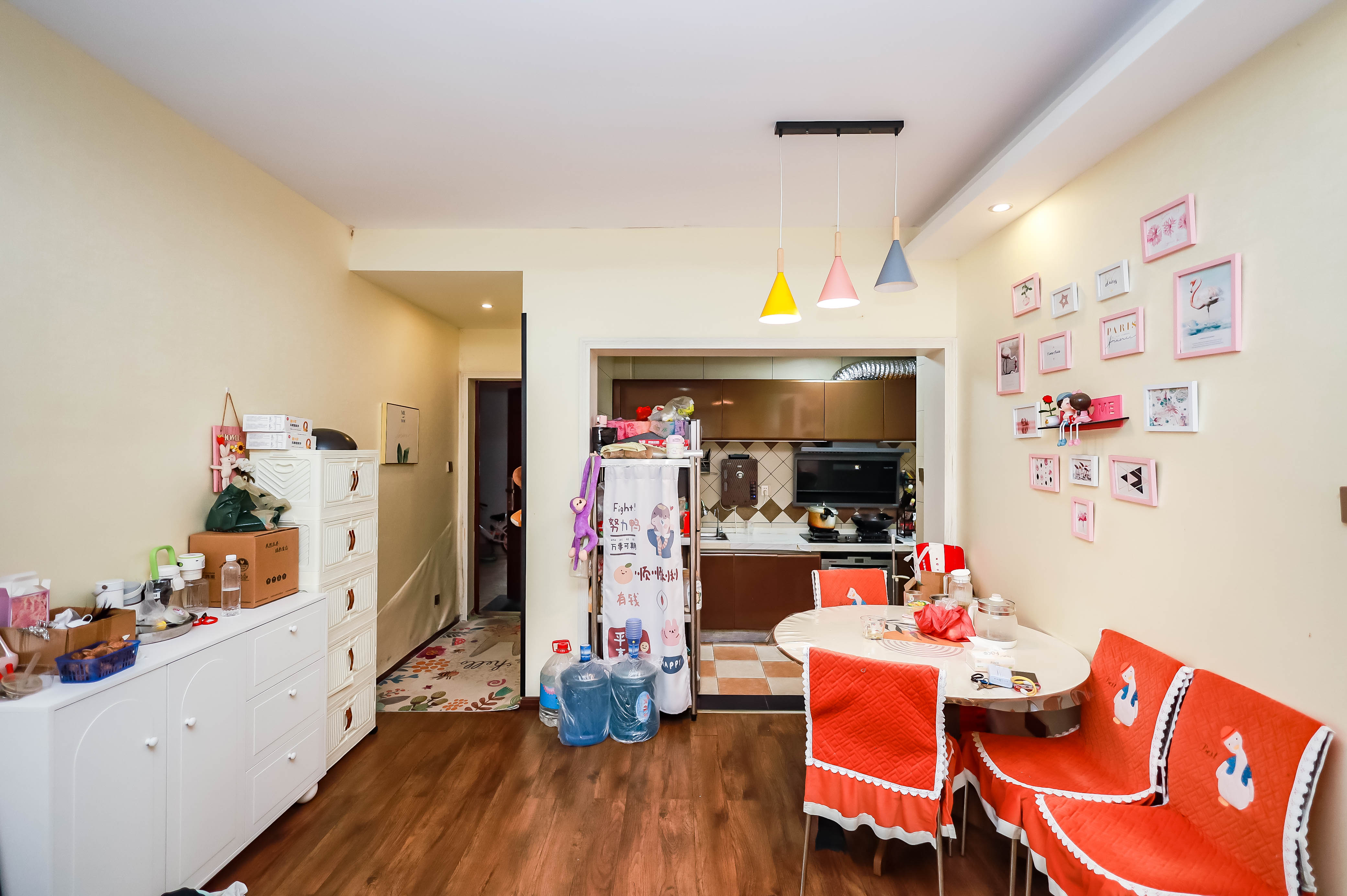 莱茵城  2室1厅1卫    60.0万客厅