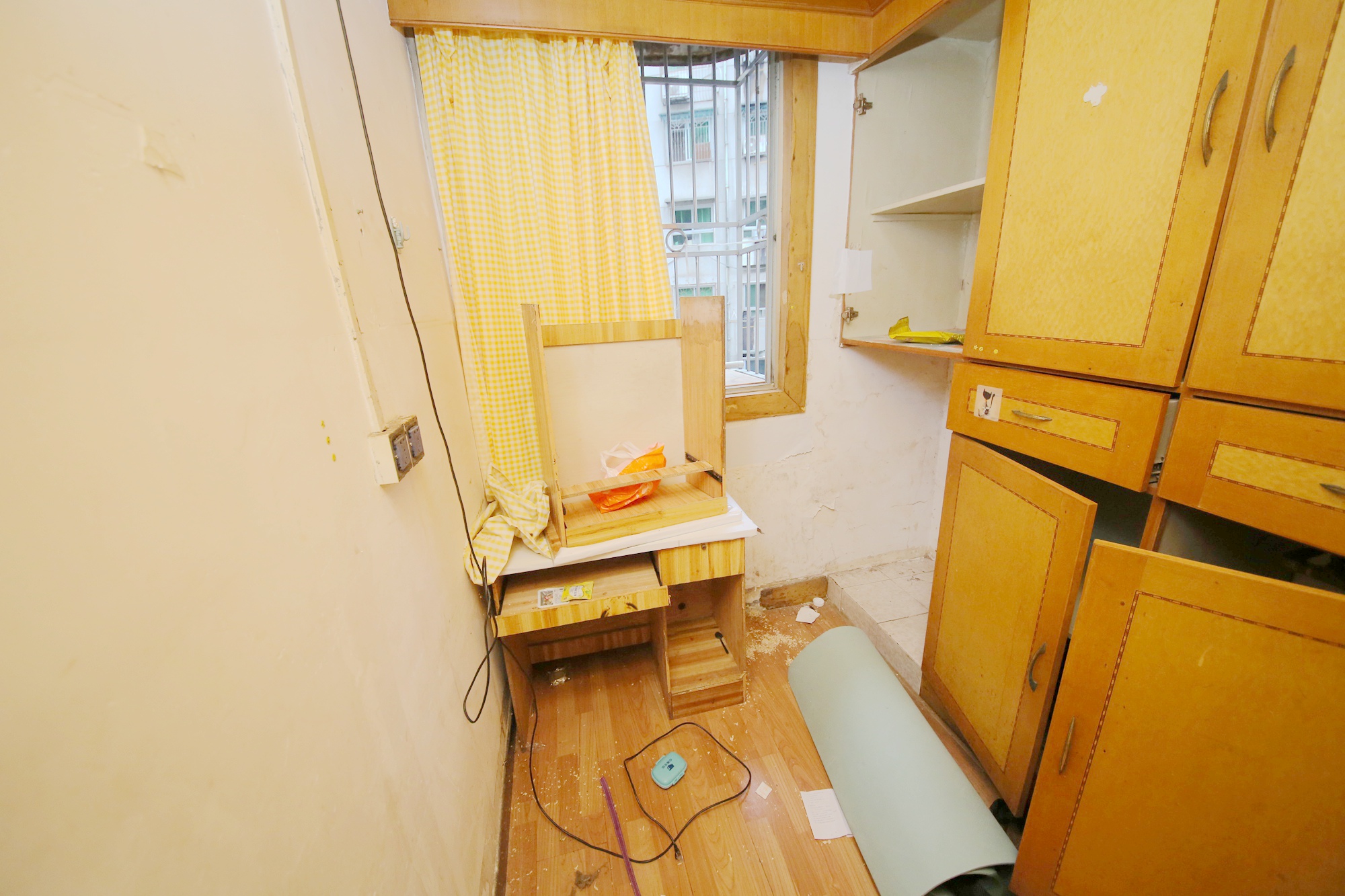 湖南文化广场  4室2厅2卫   90.00万阳台