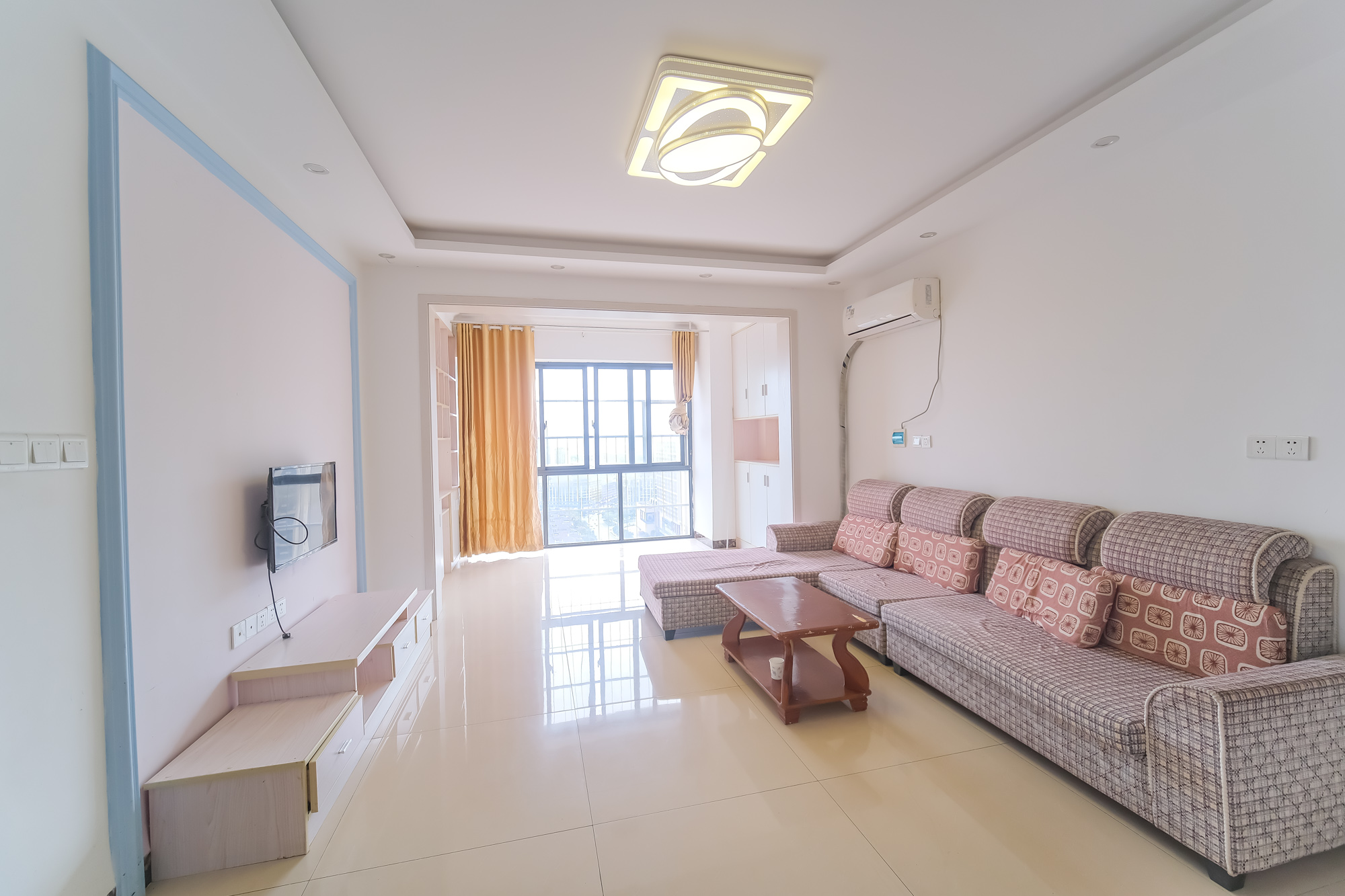 山水湾 3室2厅1卫 62.0万 山水湾 3室2厅1卫 62.0万客厅