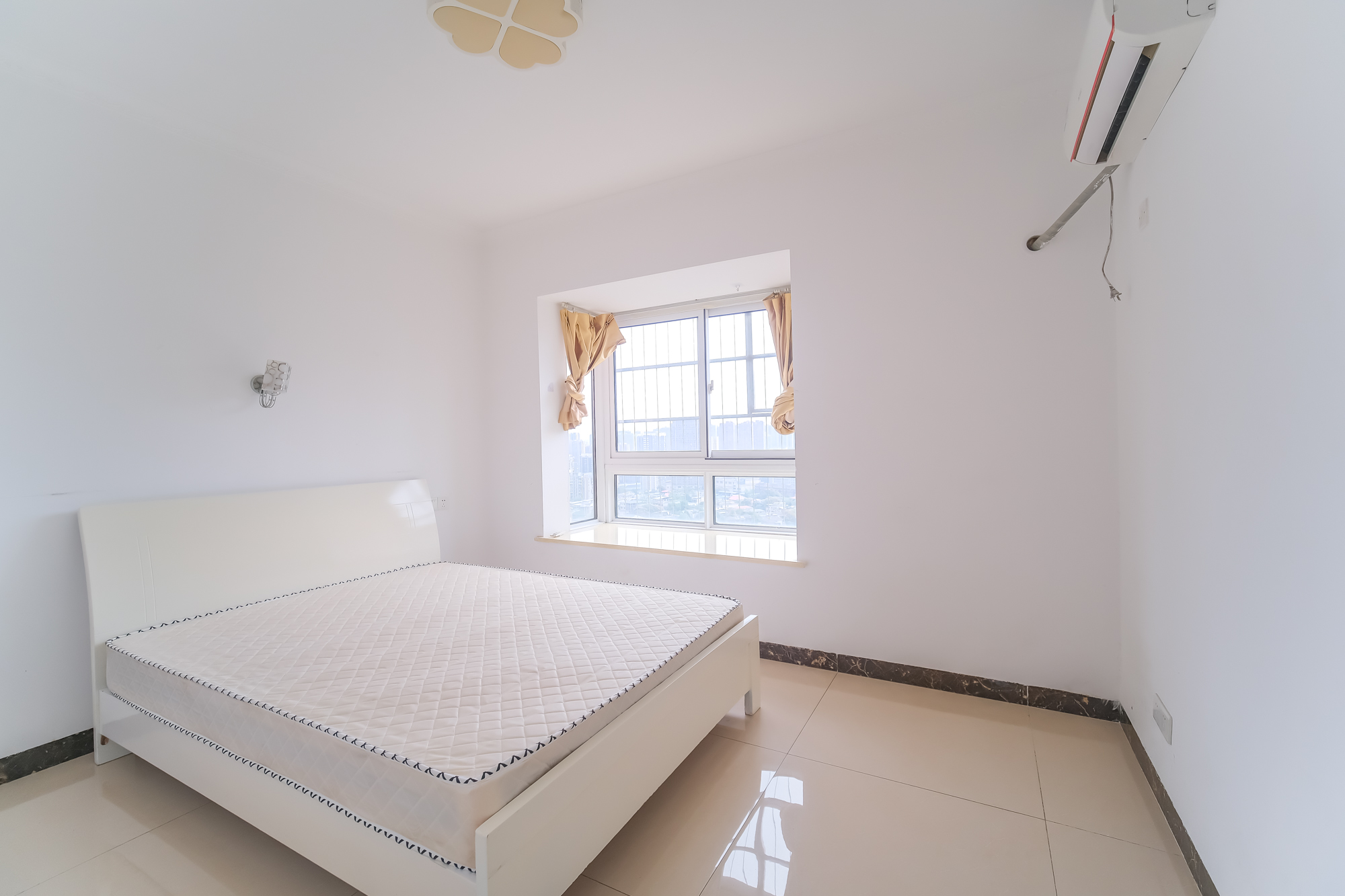 山水湾 3室2厅1卫 62.0万 山水湾 3室2厅1卫 62.0万卧室