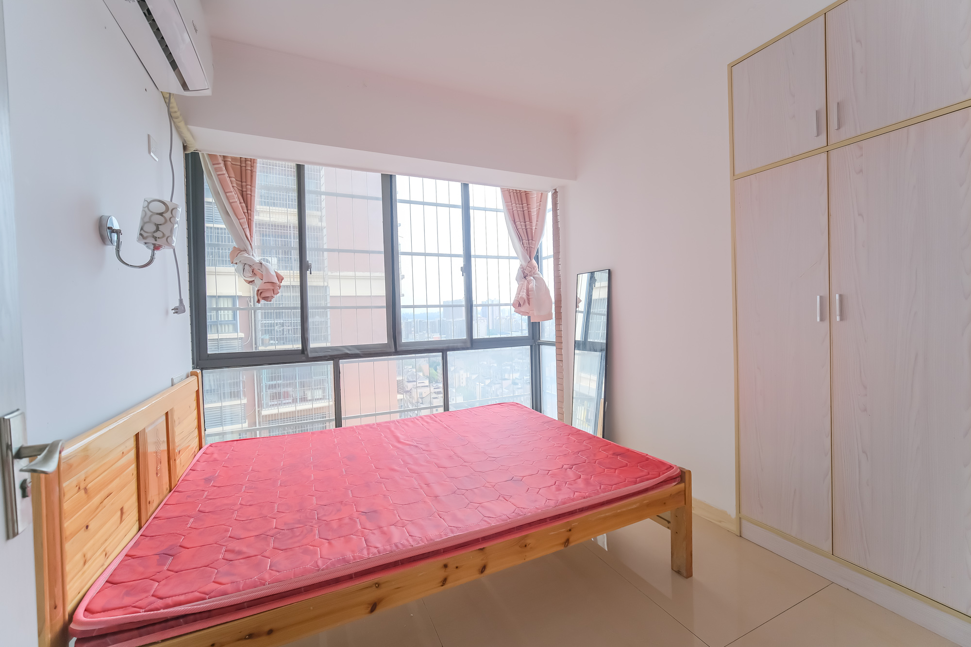 山水湾 3室2厅1卫 62.0万 山水湾 3室2厅1卫 62.0万卧室