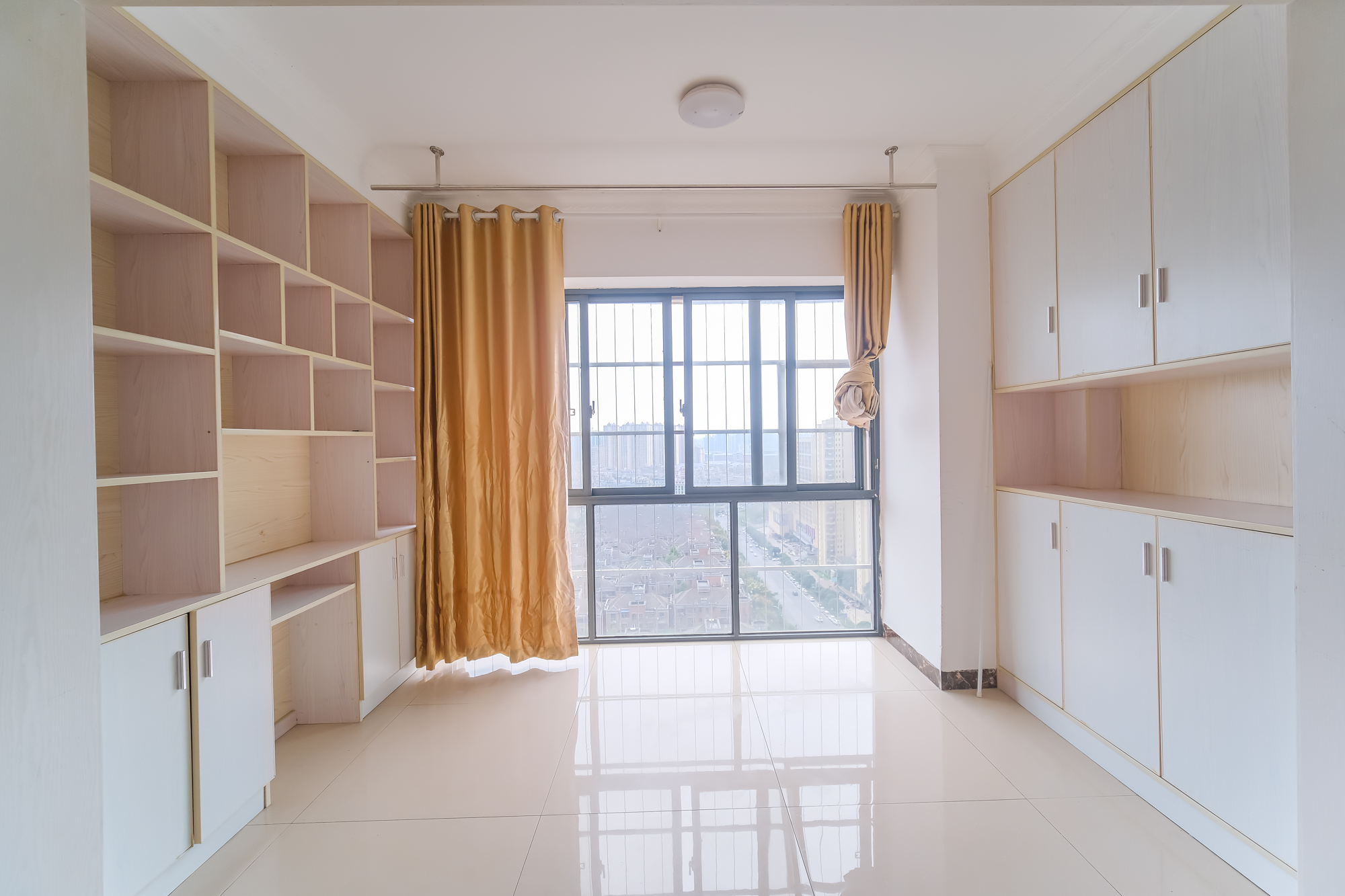 山水湾 3室2厅1卫 62.0万 山水湾 3室2厅1卫 62.0万阳台