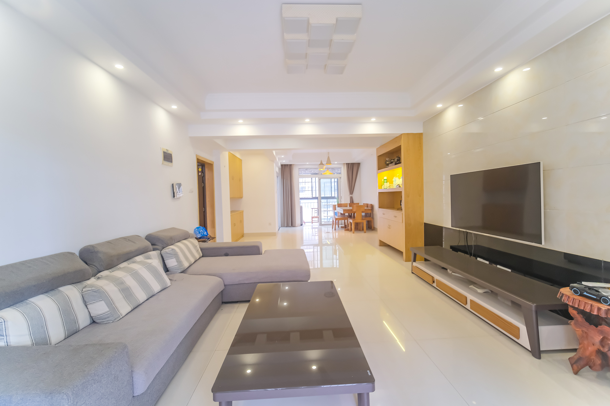 山水湾  3室2厅1卫    88.0万 山水湾  3室2厅1卫    88.0万客厅