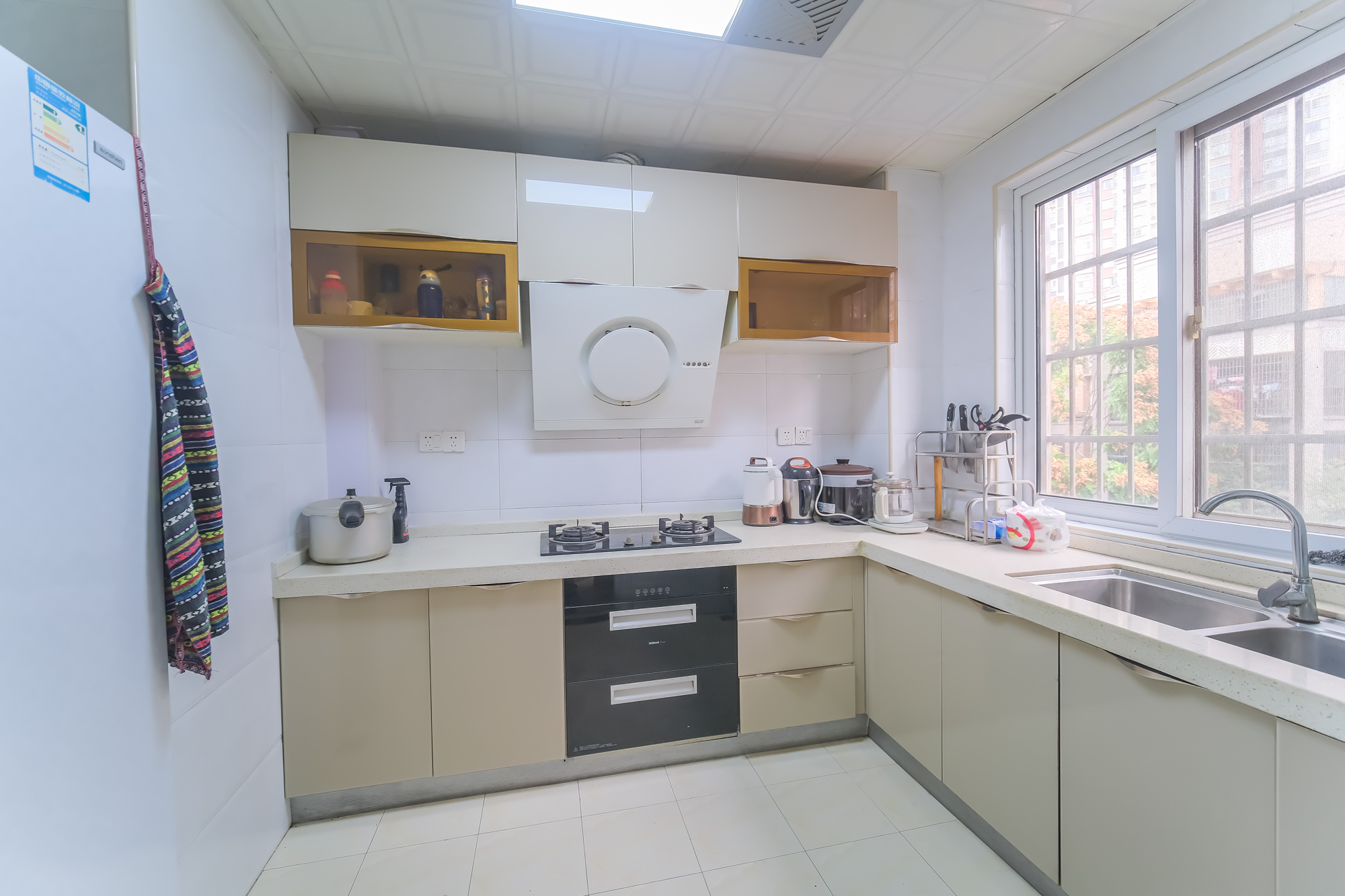 山水湾  3室2厅1卫    88.0万 山水湾  3室2厅1卫    88.0万厨房