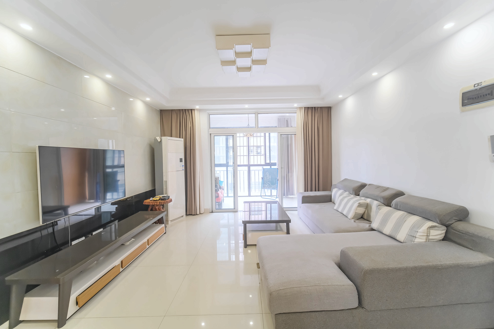 山水湾  3室2厅1卫    88.0万 山水湾  3室2厅1卫    88.0万客厅