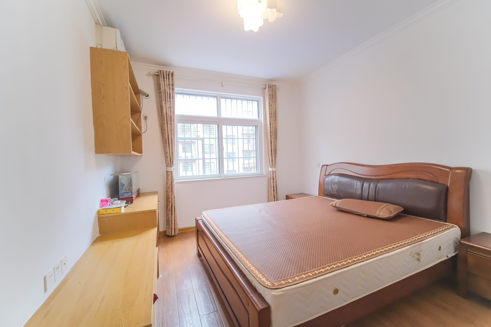 山水湾  3室2厅1卫    88.0万 山水湾  3室2厅1卫    88.0万卧室