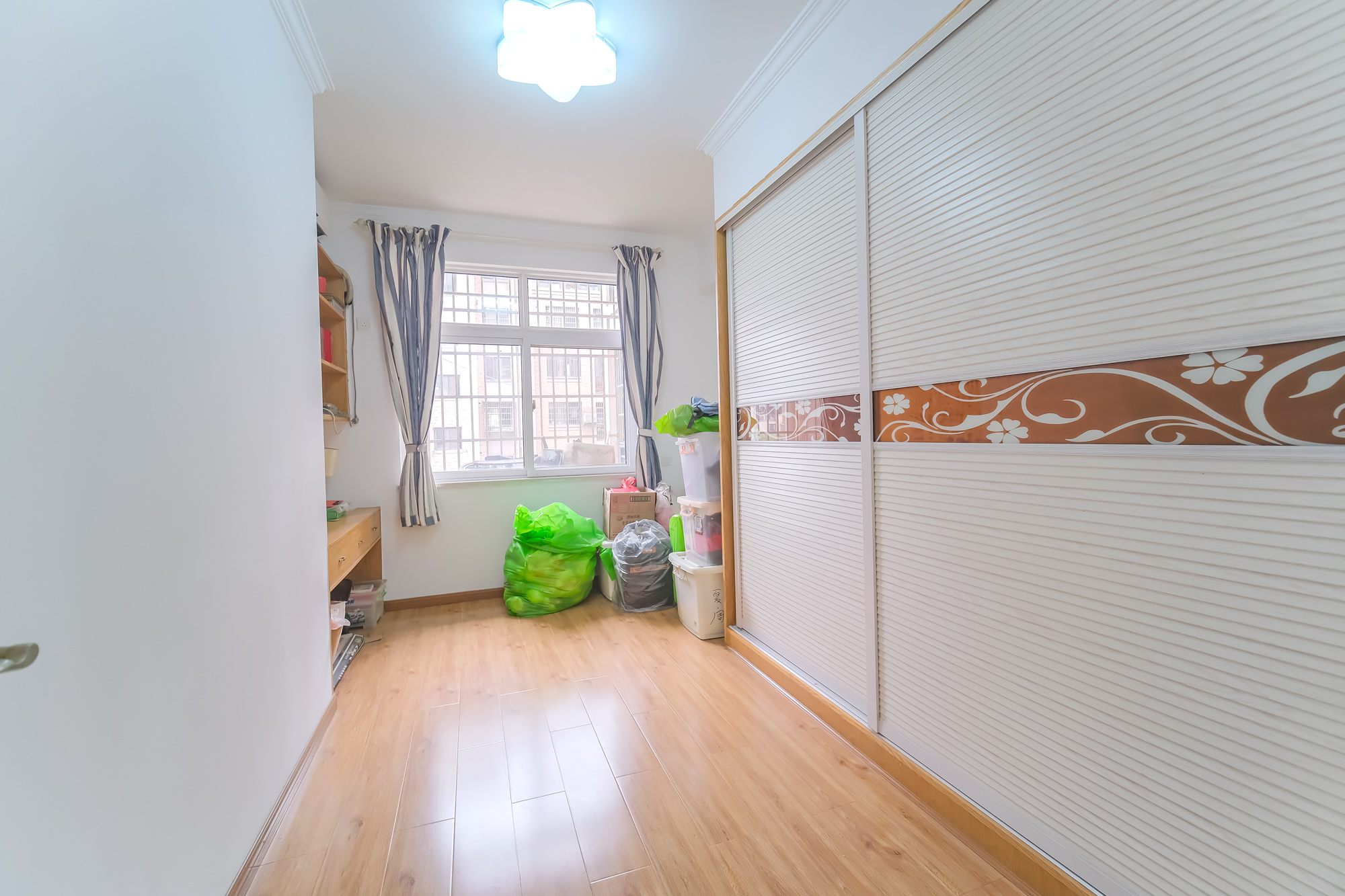 山水湾  3室2厅1卫    88.0万 山水湾  3室2厅1卫    88.0万卧室