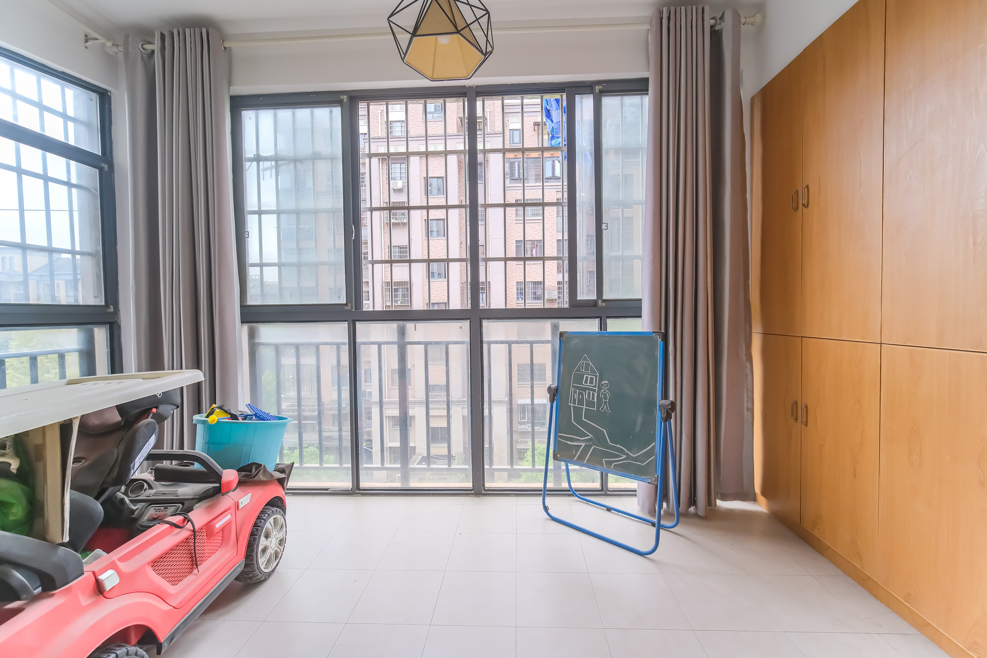 山水湾  3室2厅1卫    88.0万 山水湾  3室2厅1卫    88.0万阳台