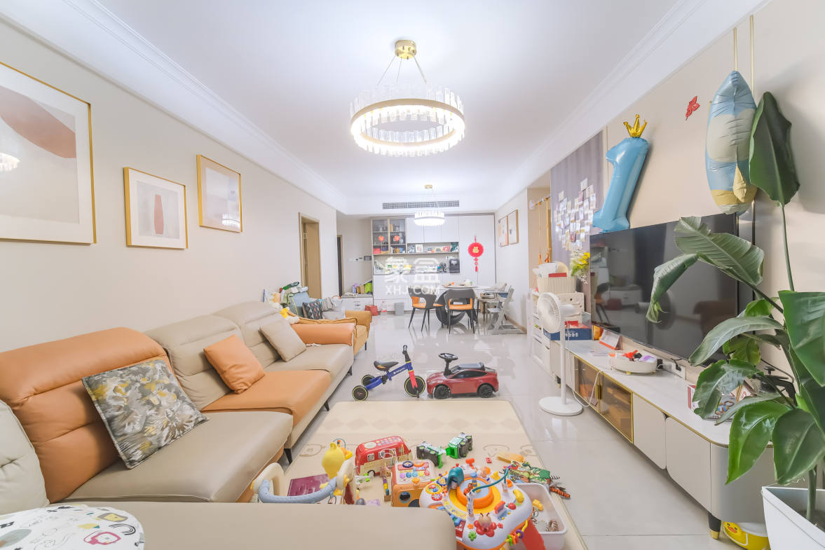 运达锦绣广场 3室2厅2卫 168.00万 运达锦绣广场 3室2厅2卫 168.00万客厅