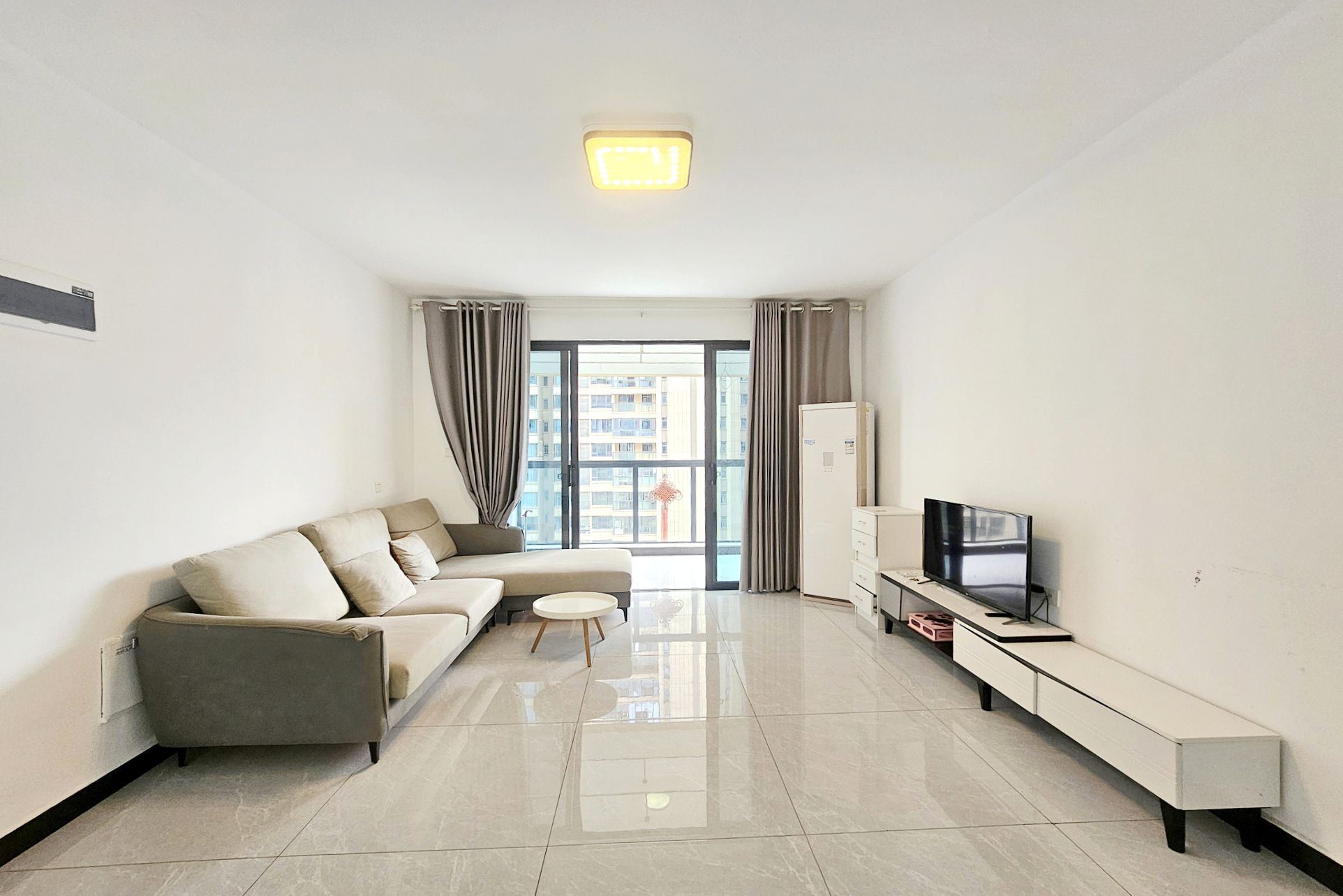 长房东旭国际 3室2厅2卫 140.0万 长房东旭国际 3室2厅2卫 140.0万客厅