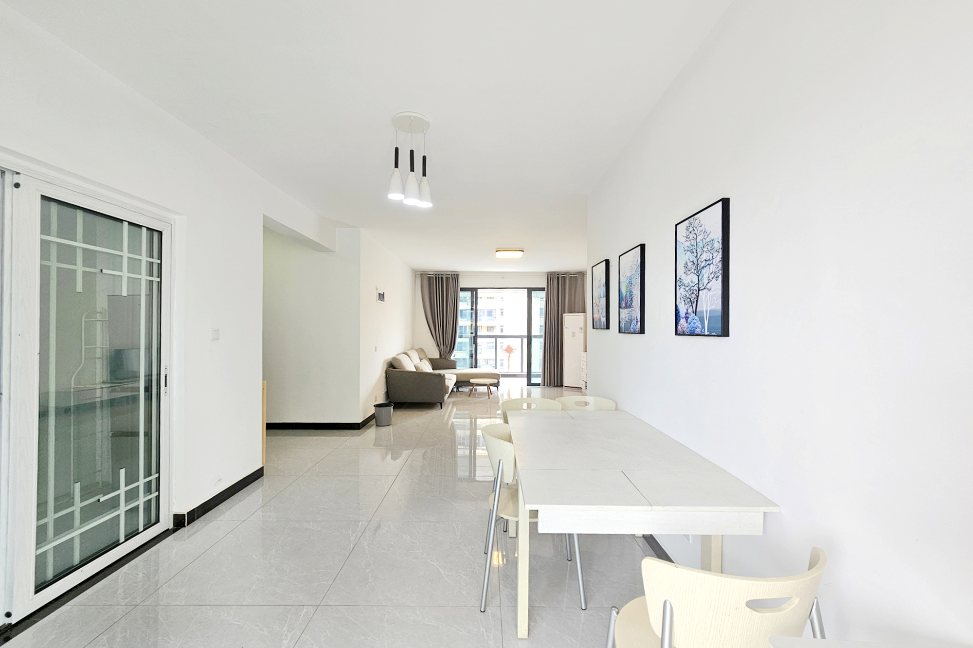 长房东旭国际 3室2厅2卫 140.0万 长房东旭国际 3室2厅2卫 140.0万客厅