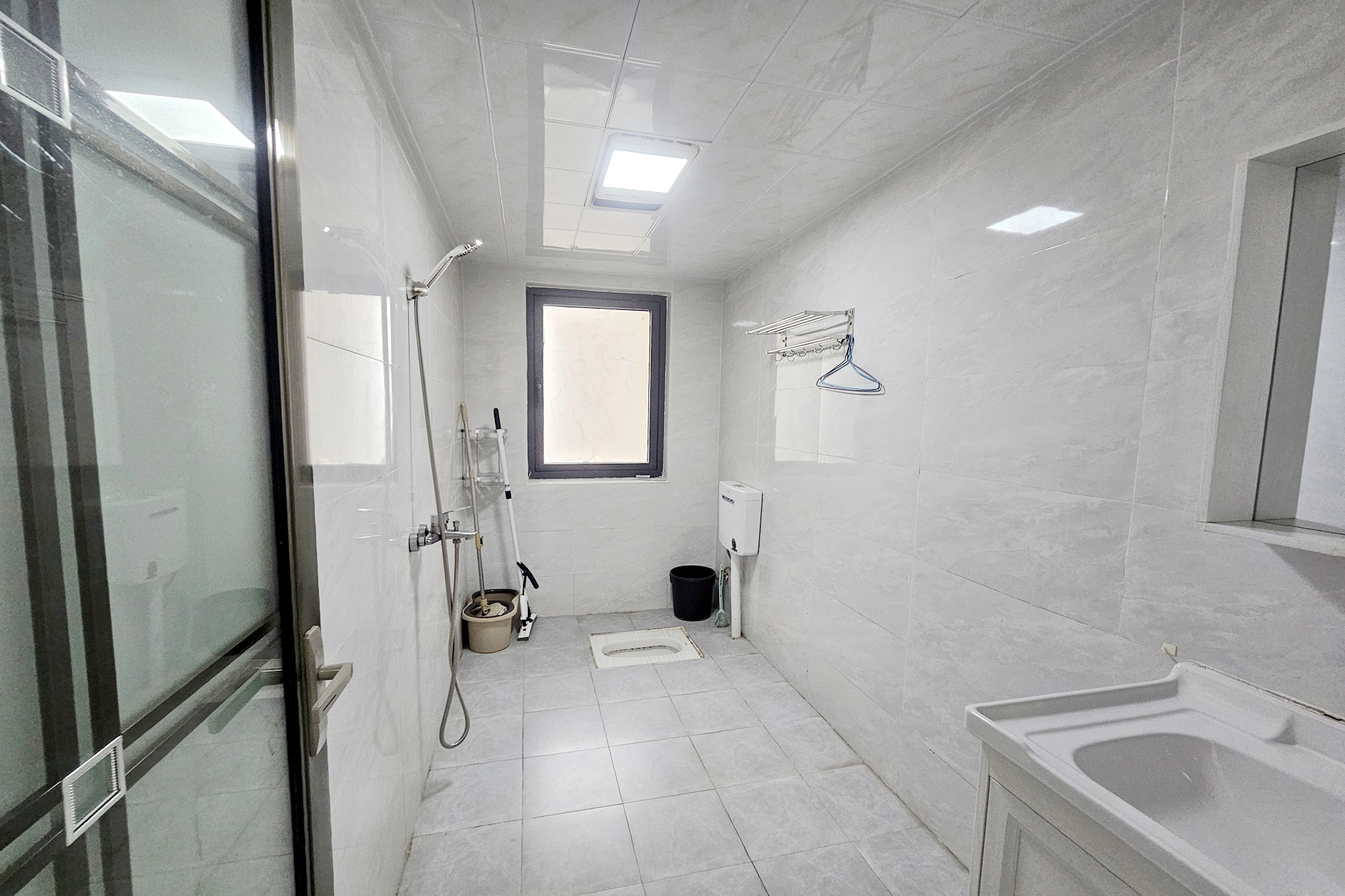 长房东旭国际 3室2厅2卫 140.0万 长房东旭国际 3室2厅2卫 140.0万卫生间