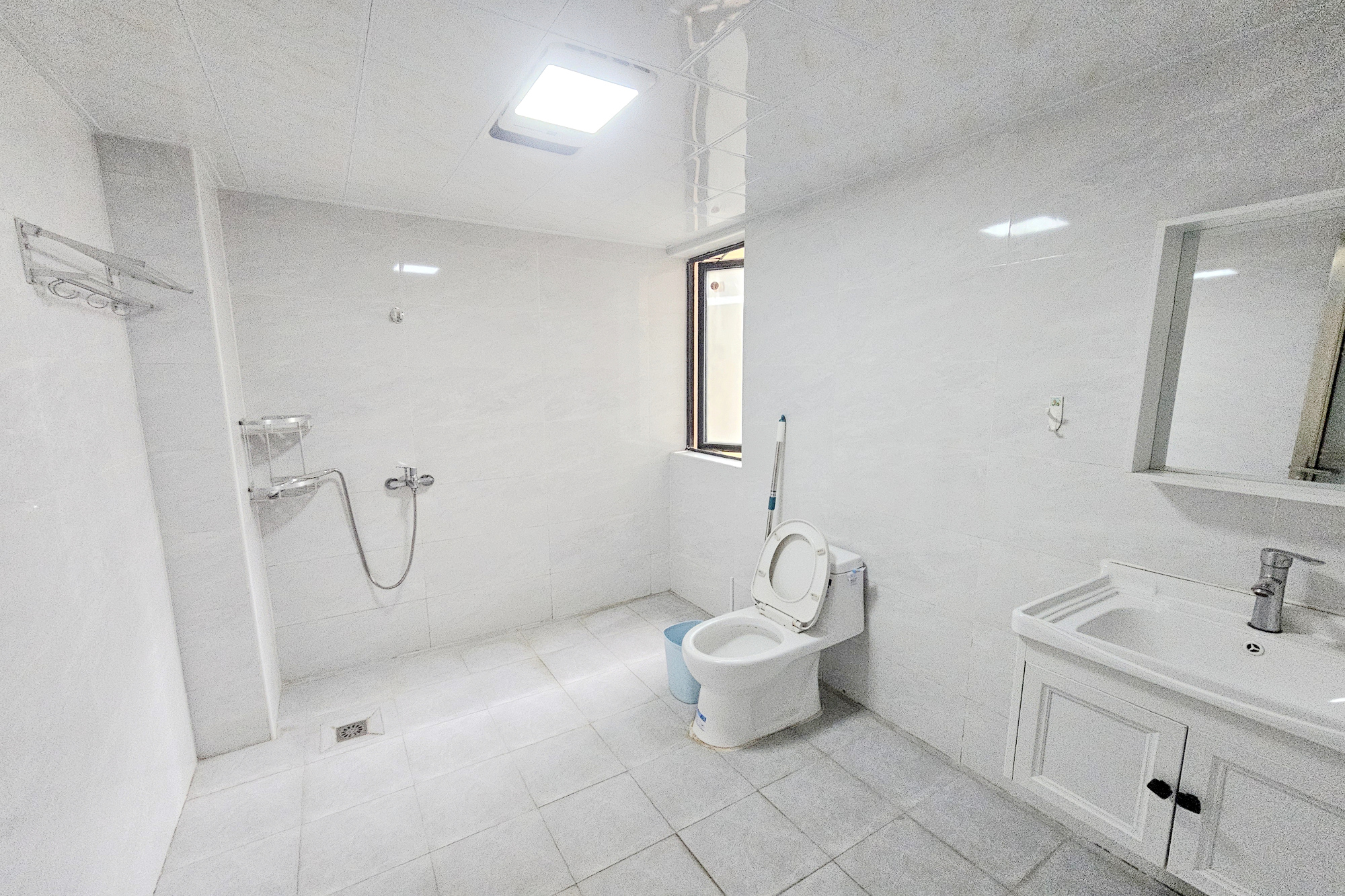 长房东旭国际 3室2厅2卫 140.0万 长房东旭国际 3室2厅2卫 140.0万卫生间