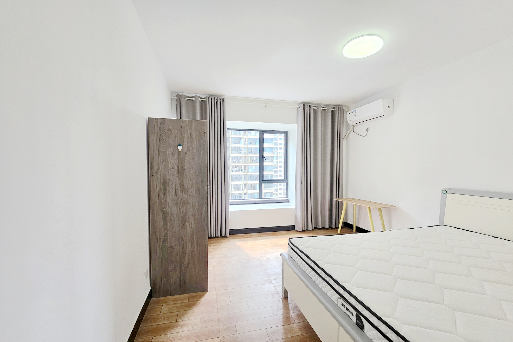 长房东旭国际 3室2厅2卫 140.0万 长房东旭国际 3室2厅2卫 140.0万卧室