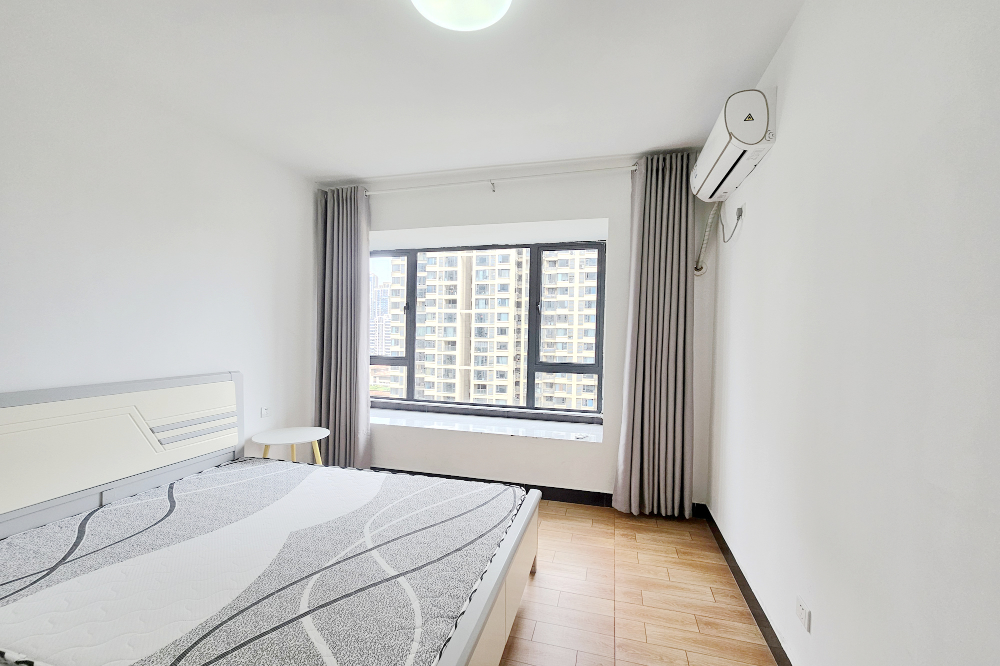 长房东旭国际 3室2厅2卫 140.0万 长房东旭国际 3室2厅2卫 140.0万卧室