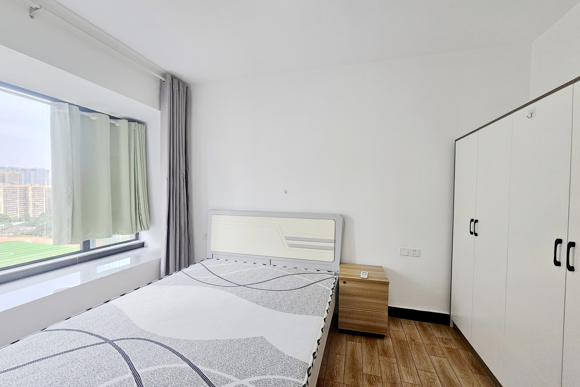 长房东旭国际 3室2厅2卫 140.0万 长房东旭国际 3室2厅2卫 140.0万卧室