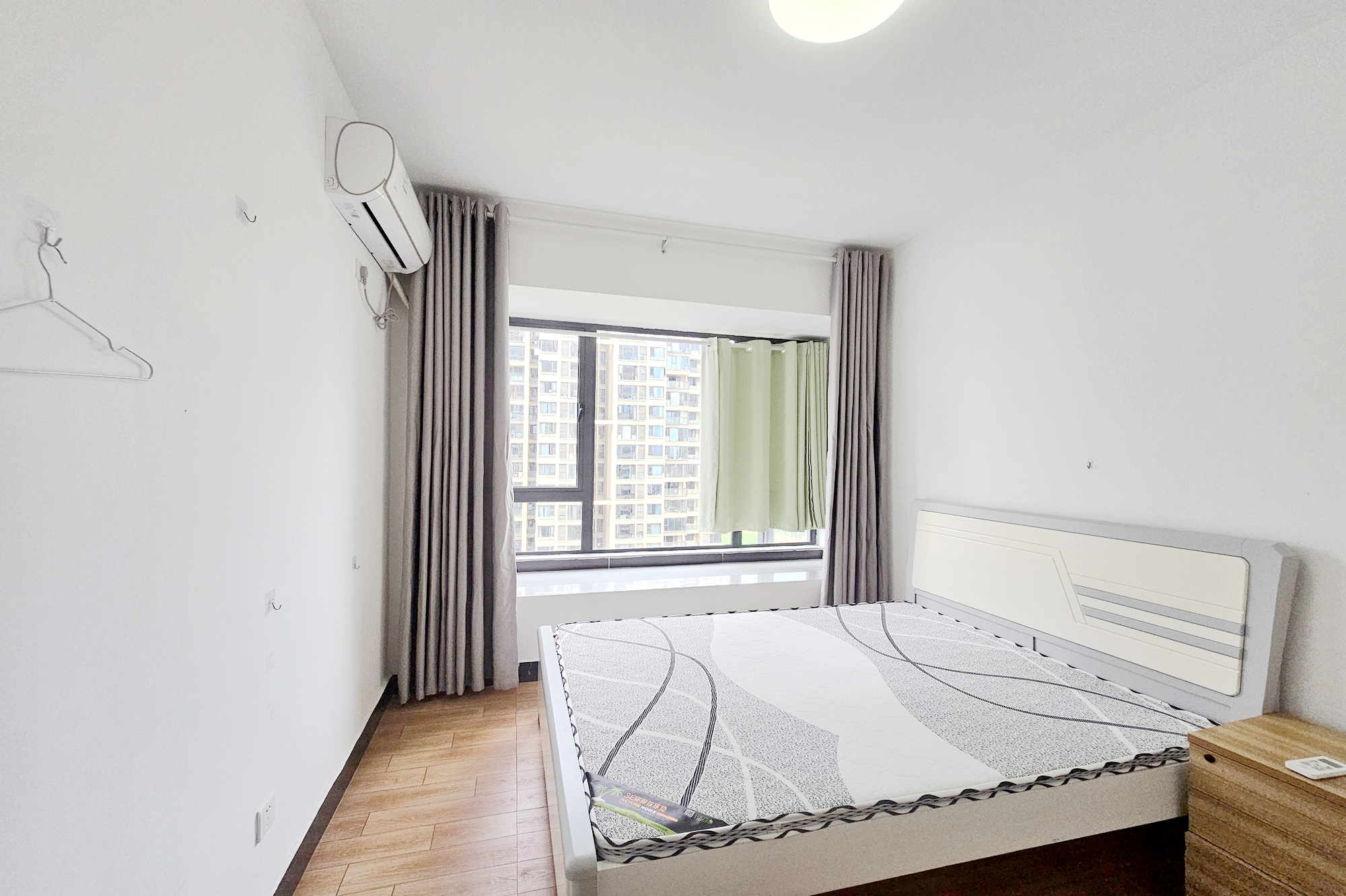 长房东旭国际 3室2厅2卫 140.0万 长房东旭国际 3室2厅2卫 140.0万卧室