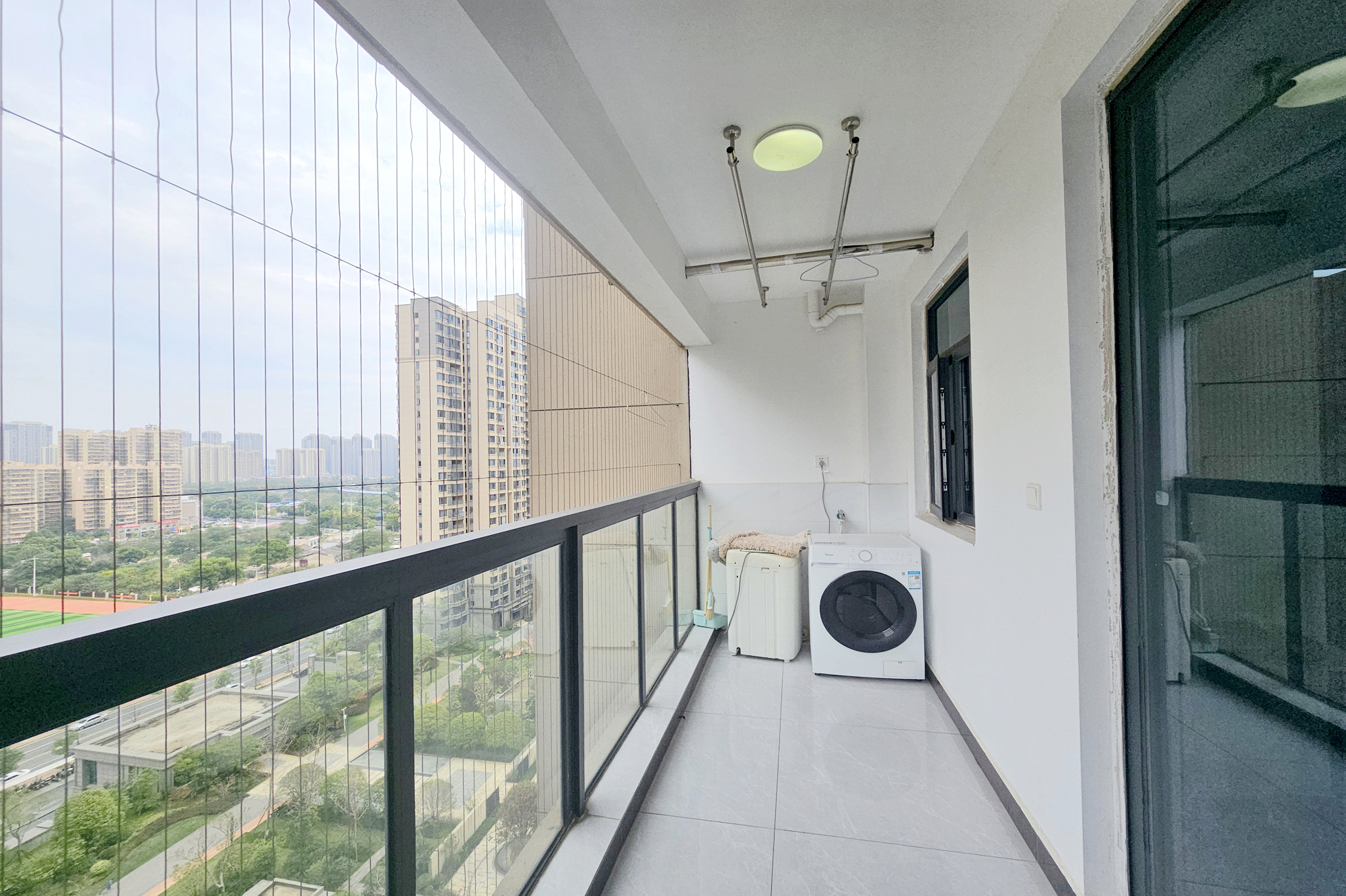 长房东旭国际 3室2厅2卫 140.0万 长房东旭国际 3室2厅2卫 140.0万阳台