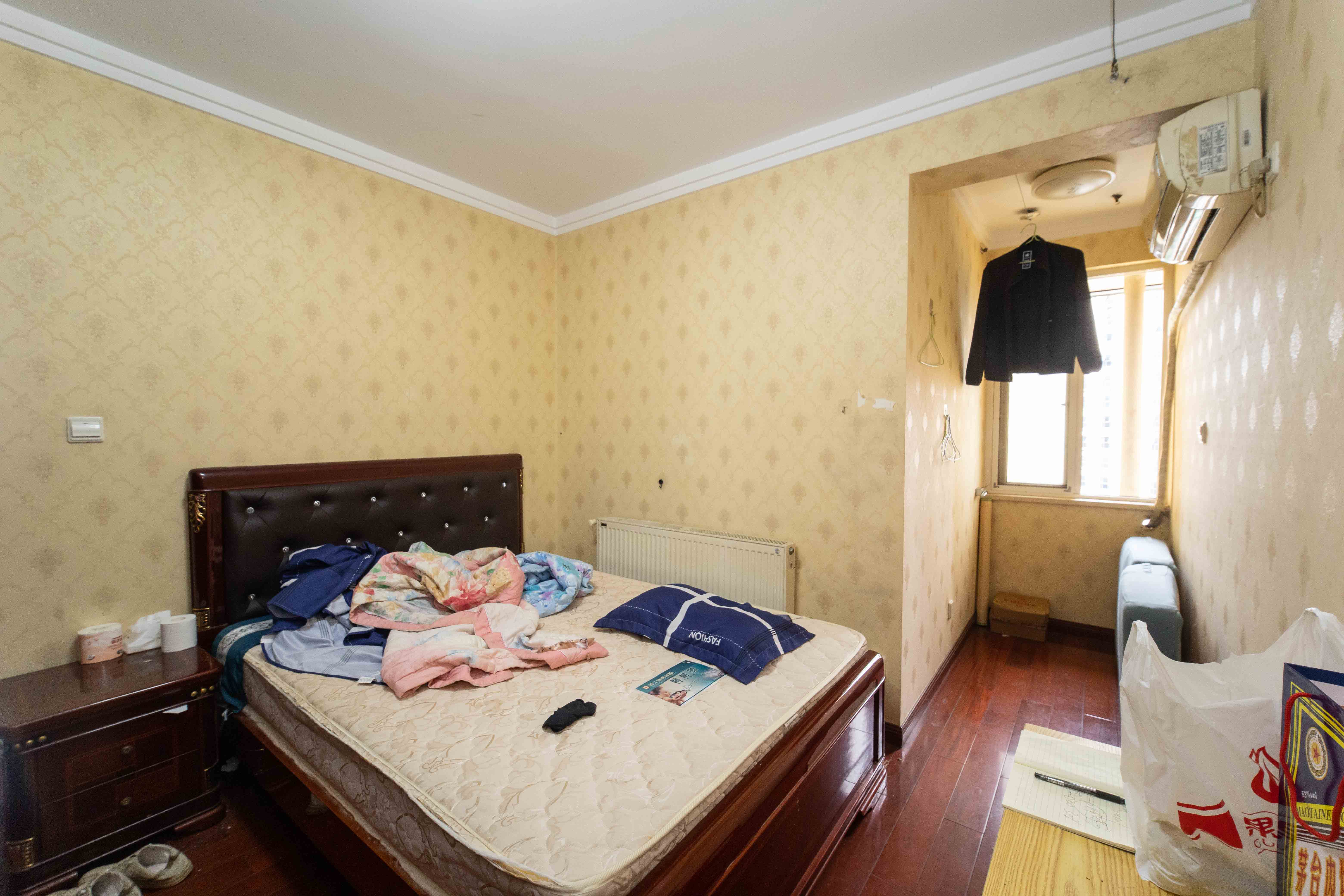 诺亚方舟大厦  4室2厅2卫    116.0万 诺亚方舟大厦  4室2厅2卫    116.0万卧室