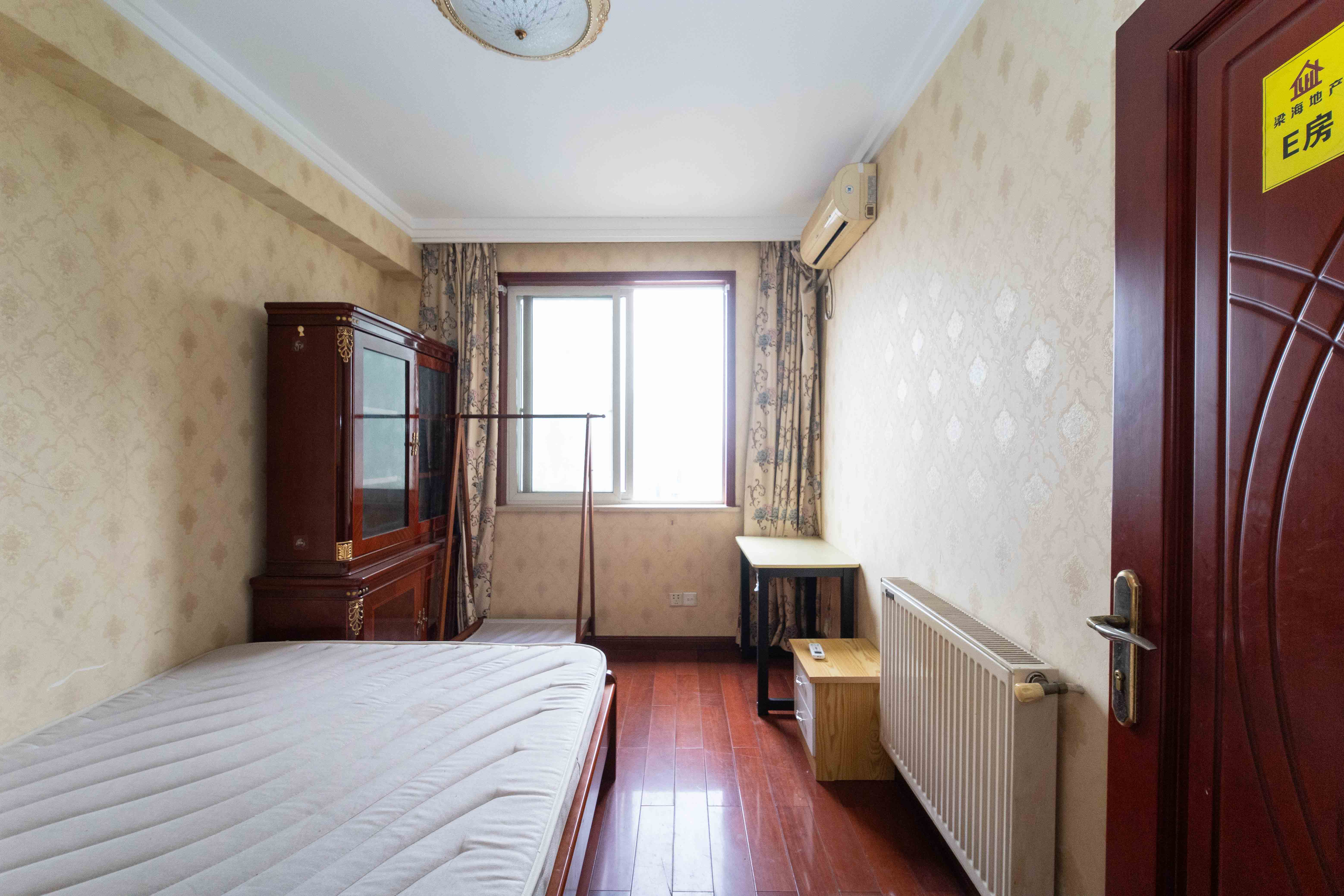 诺亚方舟大厦  4室2厅2卫    116.0万 诺亚方舟大厦  4室2厅2卫    116.0万卧室