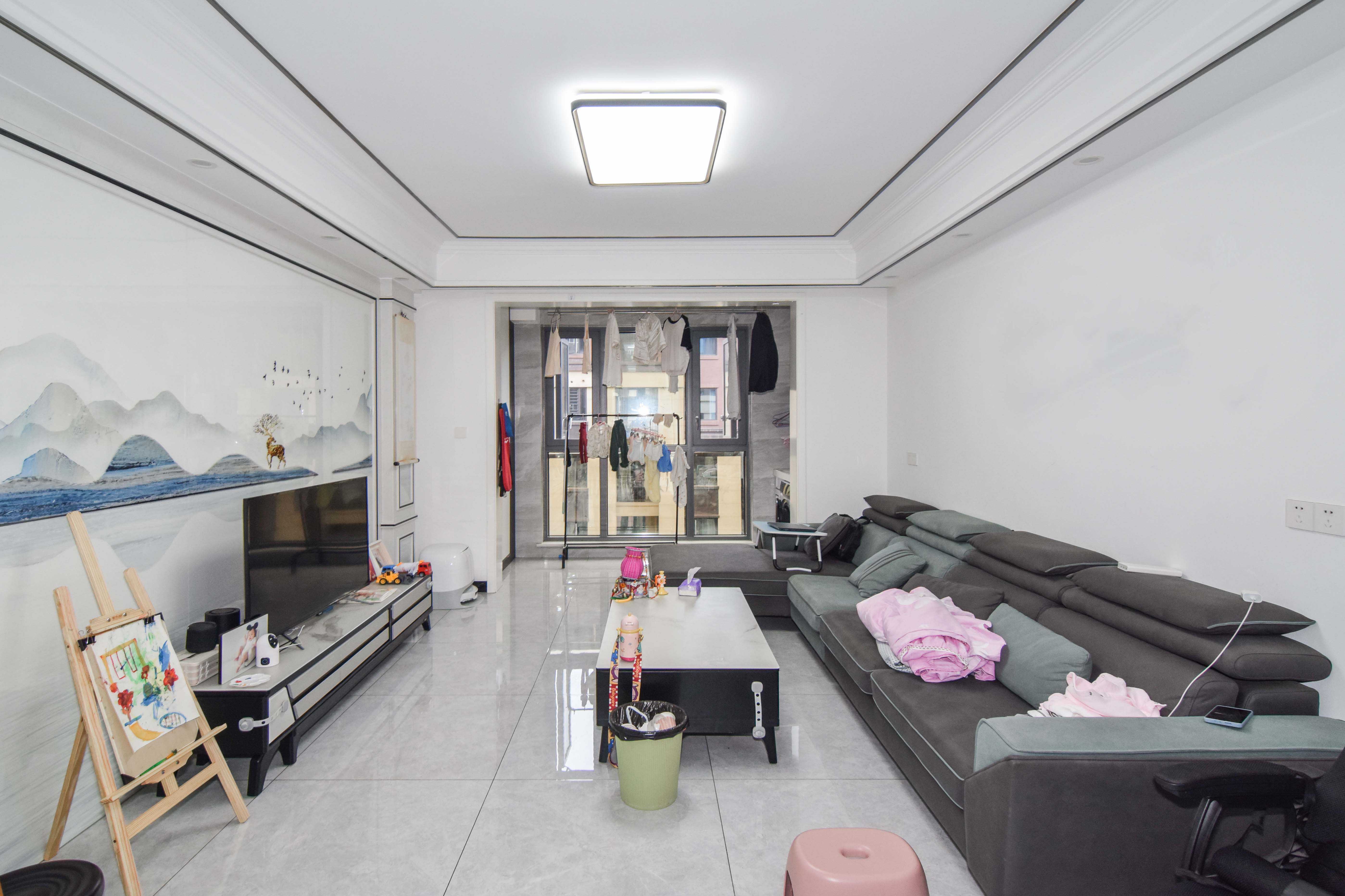 金地三千府(金地湖山樾、金地自在城) 3室2厅2卫 107.0万 金地三千府(金地湖山樾、金地自在城) 3室2厅2卫 107.0万客厅