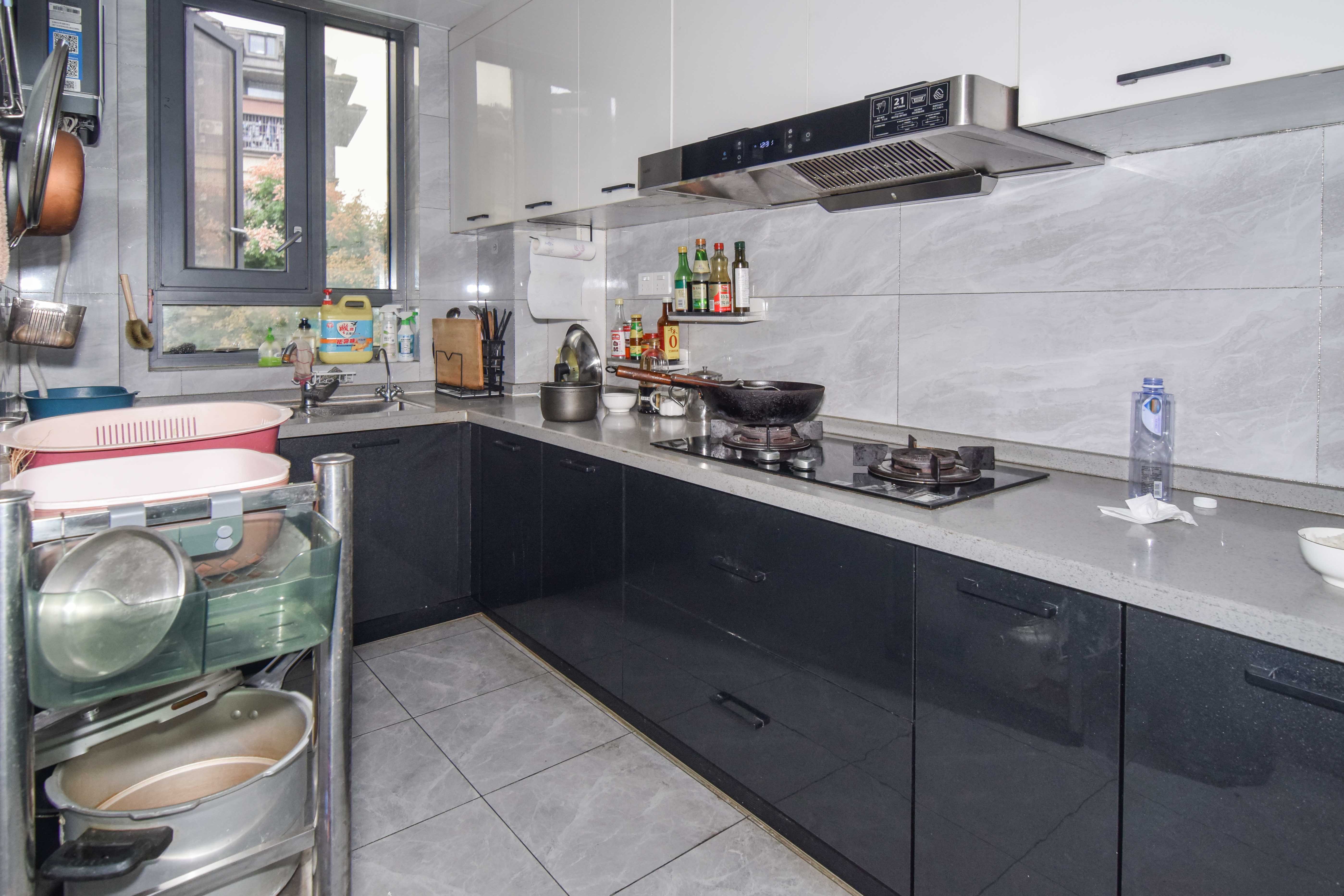 金地三千府(金地湖山樾、金地自在城) 3室2厅2卫 107.0万 金地三千府(金地湖山樾、金地自在城) 3室2厅2卫 107.0万厨房