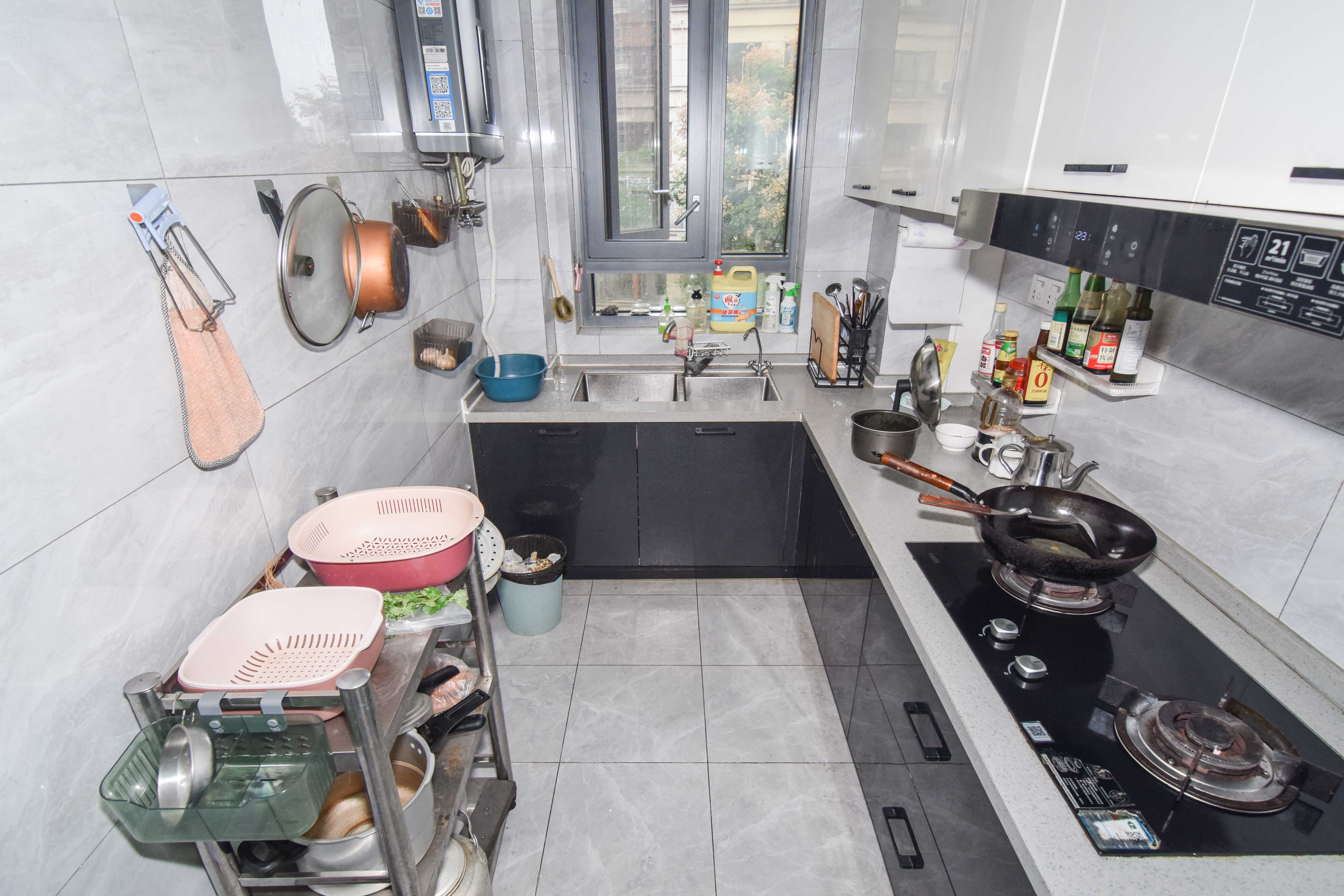 金地三千府(金地湖山樾、金地自在城) 3室2厅2卫 107.0万 金地三千府(金地湖山樾、金地自在城) 3室2厅2卫 107.0万厨房