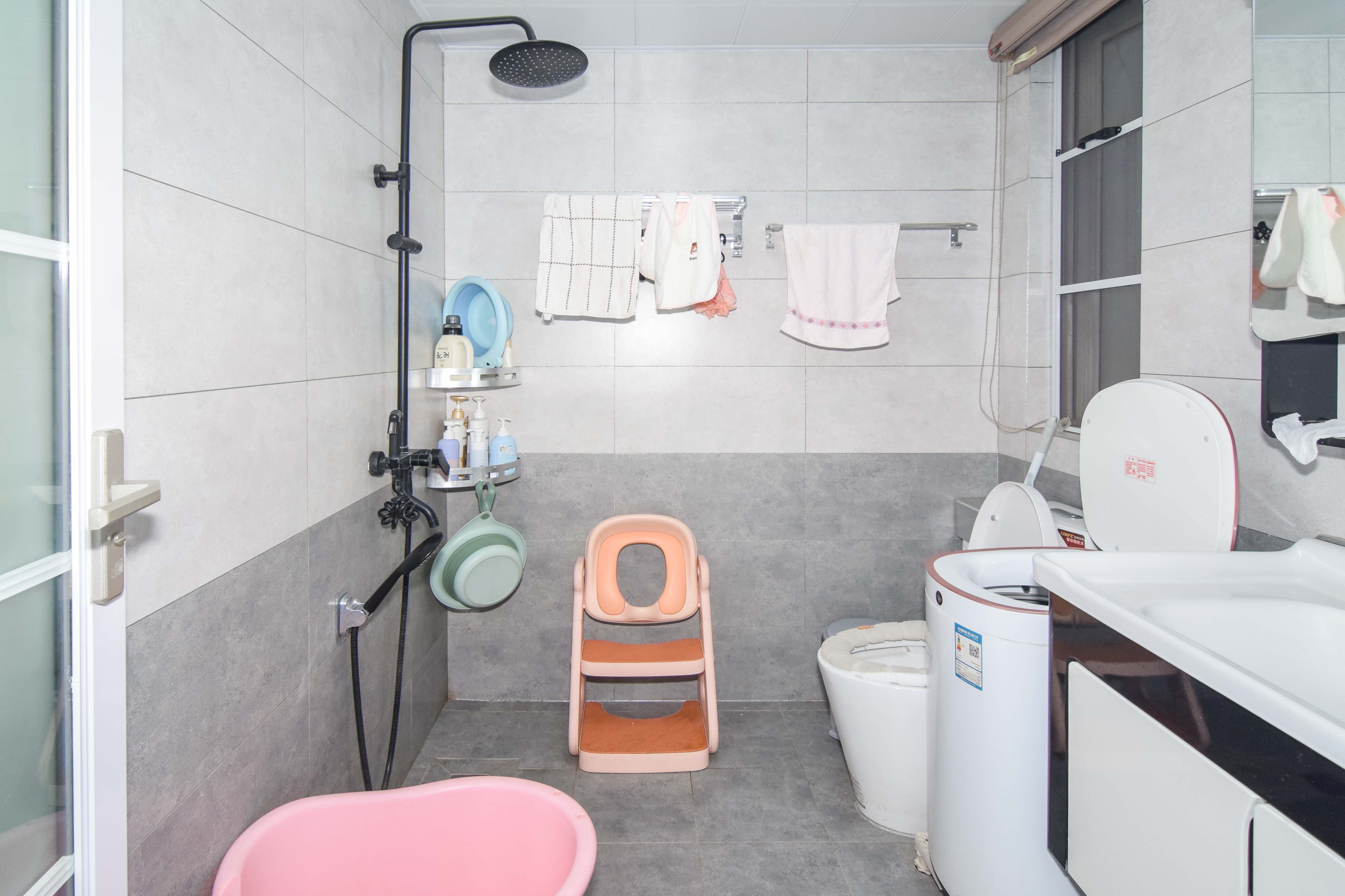 金地三千府(金地湖山樾、金地自在城) 3室2厅2卫 107.0万 金地三千府(金地湖山樾、金地自在城) 3室2厅2卫 107.0万卫生间