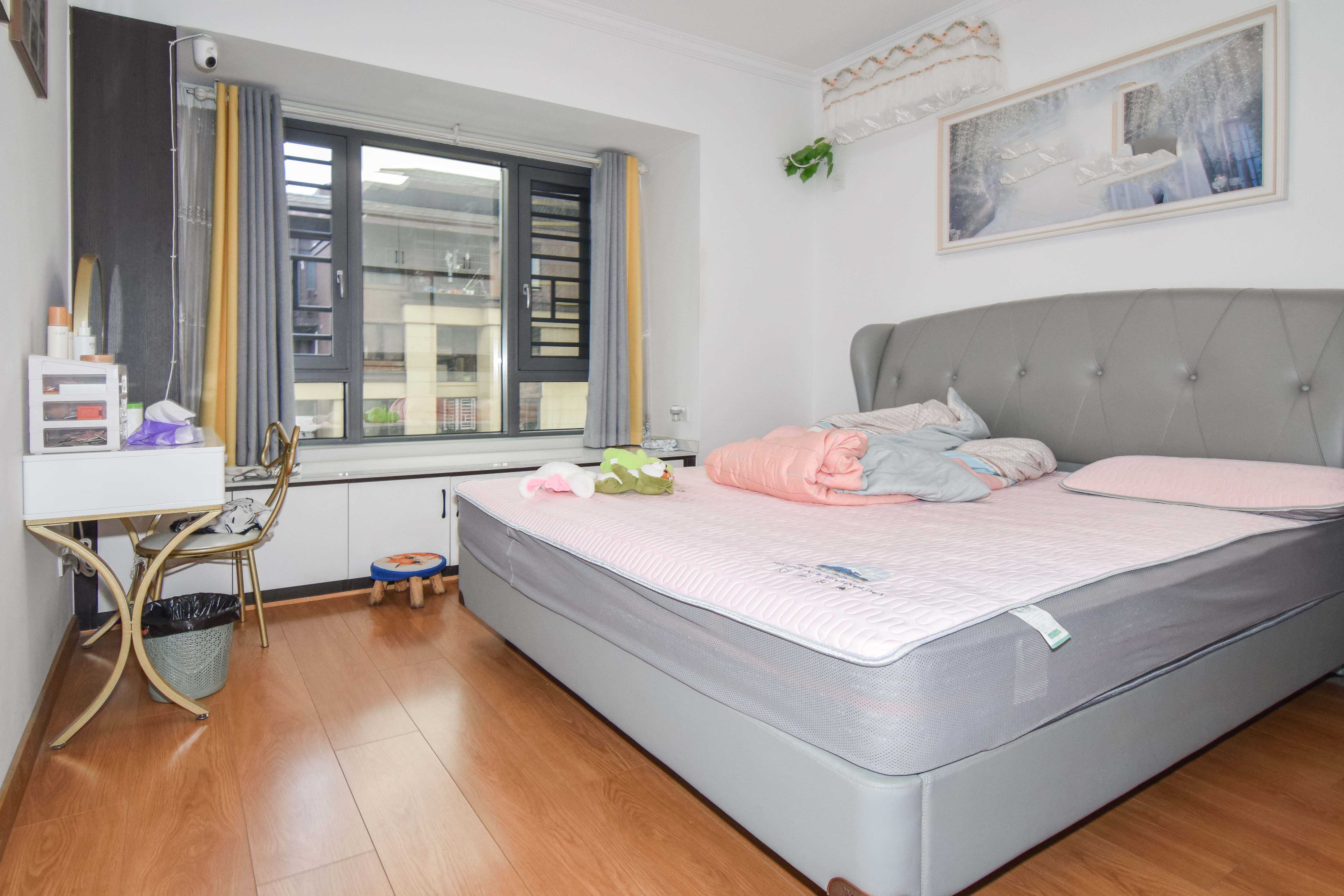 金地三千府(金地湖山樾、金地自在城) 3室2厅2卫 107.0万 金地三千府(金地湖山樾、金地自在城) 3室2厅2卫 107.0万卧室