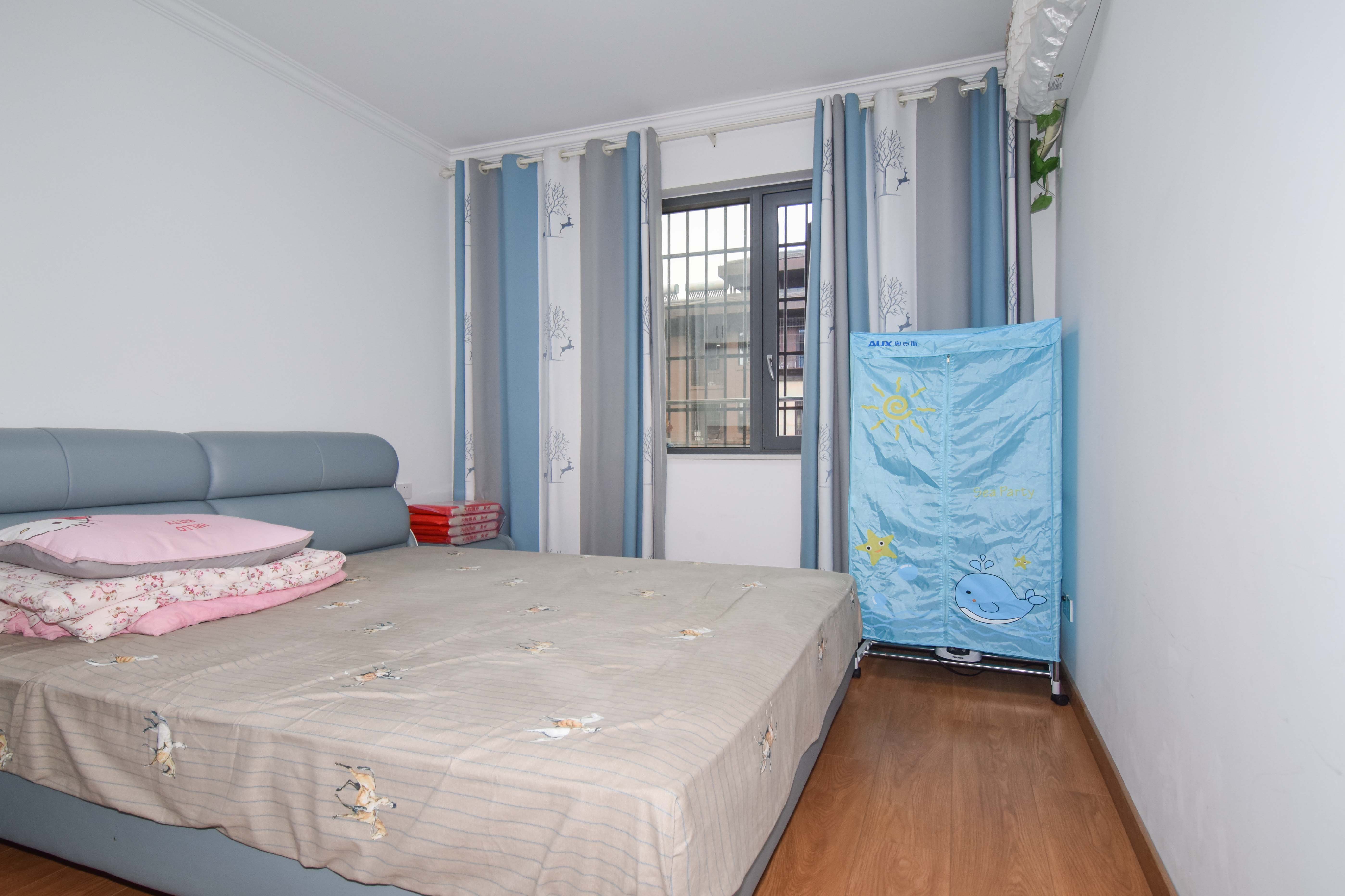 金地三千府(金地湖山樾、金地自在城) 3室2厅2卫 107.0万 金地三千府(金地湖山樾、金地自在城) 3室2厅2卫 107.0万卧室