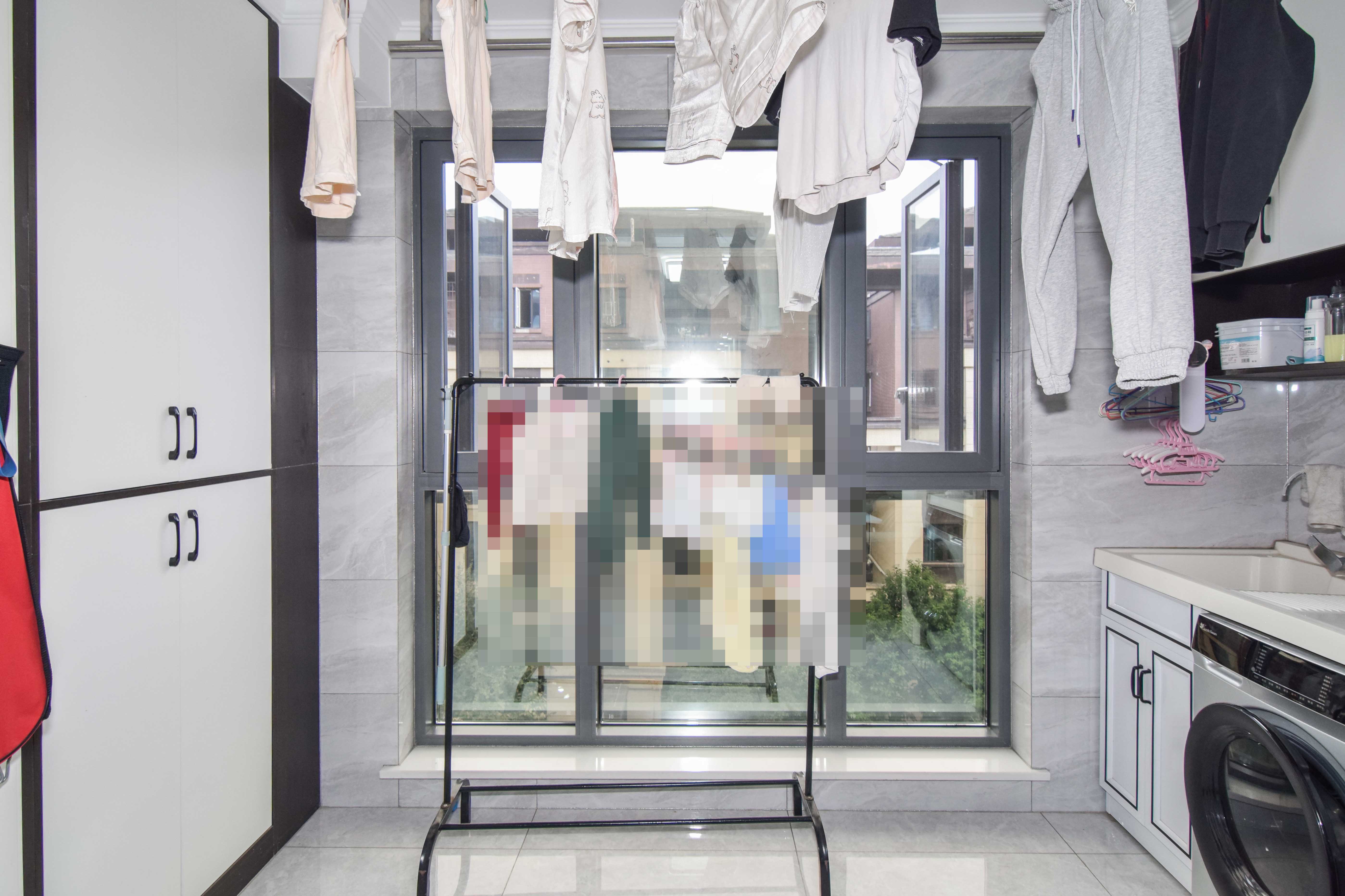 金地三千府(金地湖山樾、金地自在城) 3室2厅2卫 107.0万 金地三千府(金地湖山樾、金地自在城) 3室2厅2卫 107.0万阳台