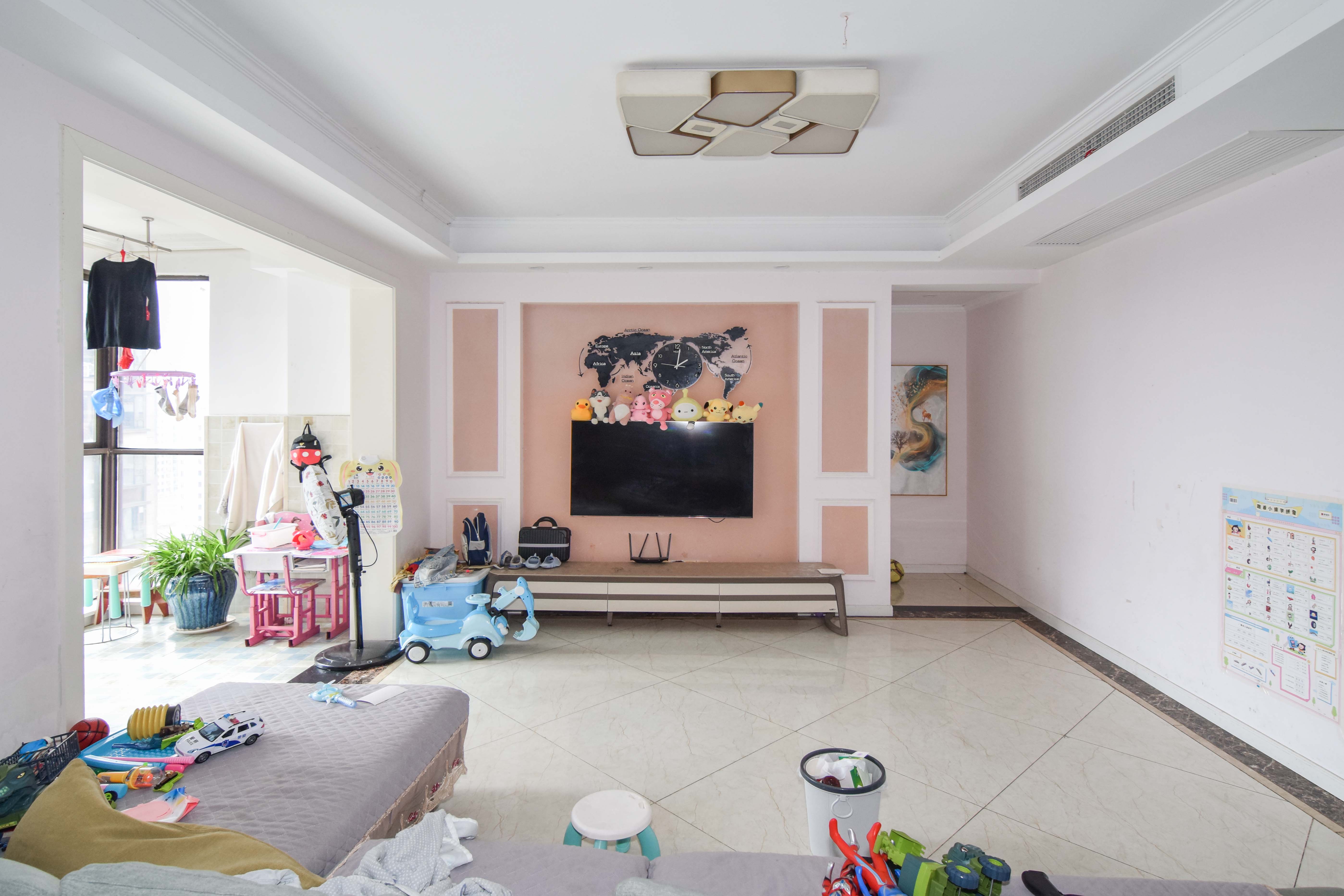 裕田奥莱小镇 3室2厅1卫 63.0万 裕田奥莱小镇 3室2厅1卫 63.0万客厅