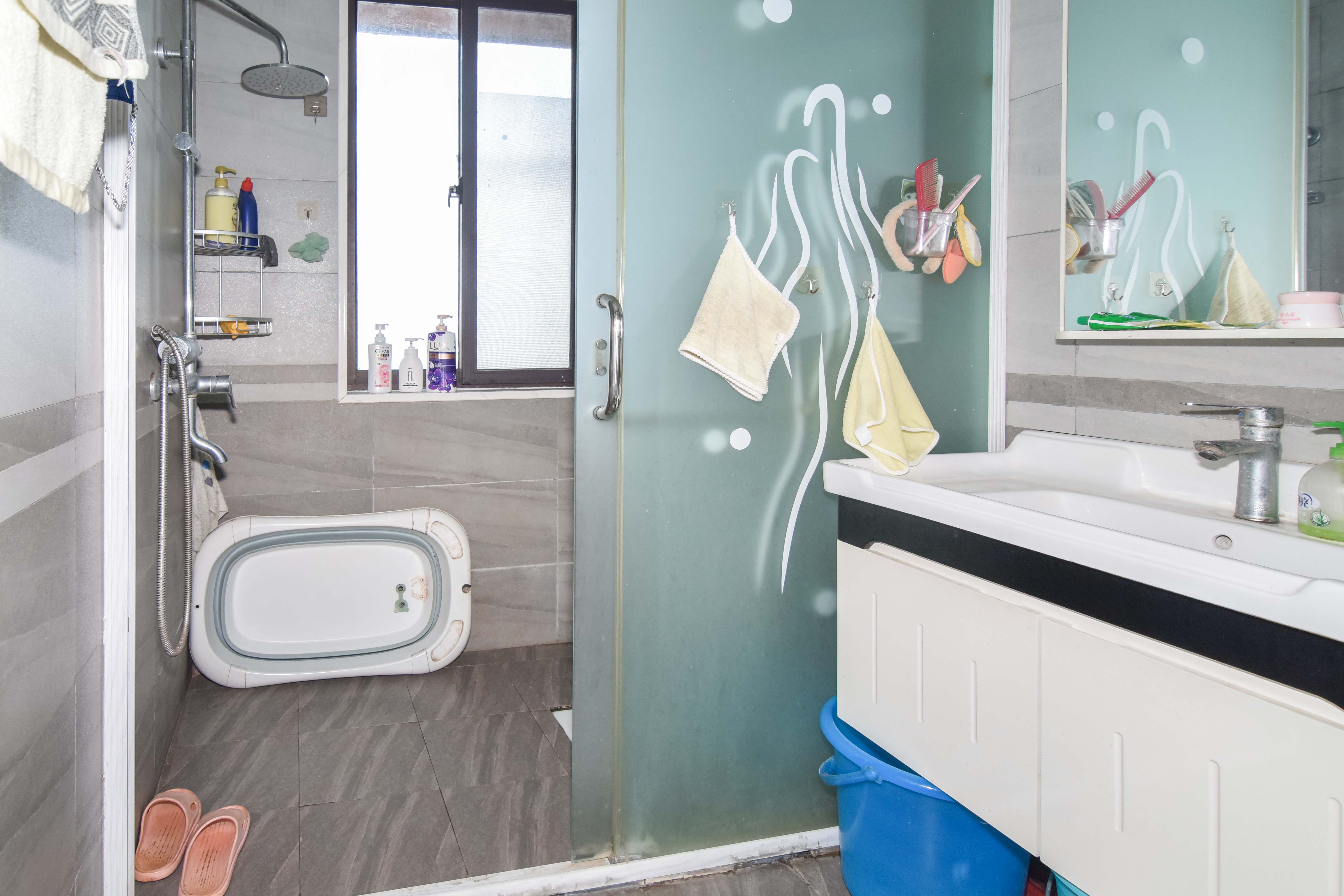 裕田奥莱小镇 3室2厅1卫 63.0万 裕田奥莱小镇 3室2厅1卫 63.0万卫生间