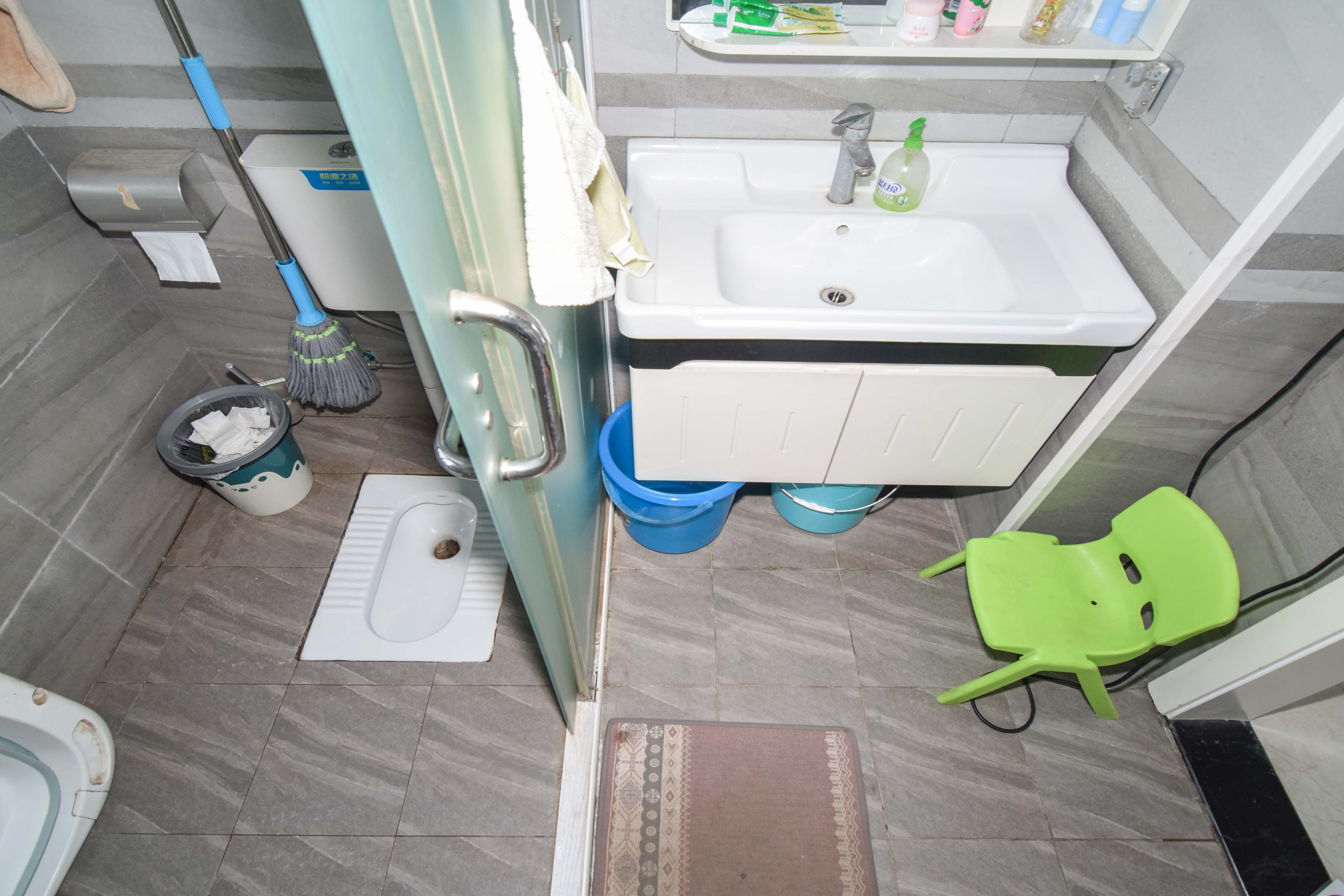 裕田奥莱小镇 3室2厅1卫 63.0万 裕田奥莱小镇 3室2厅1卫 63.0万卫生间