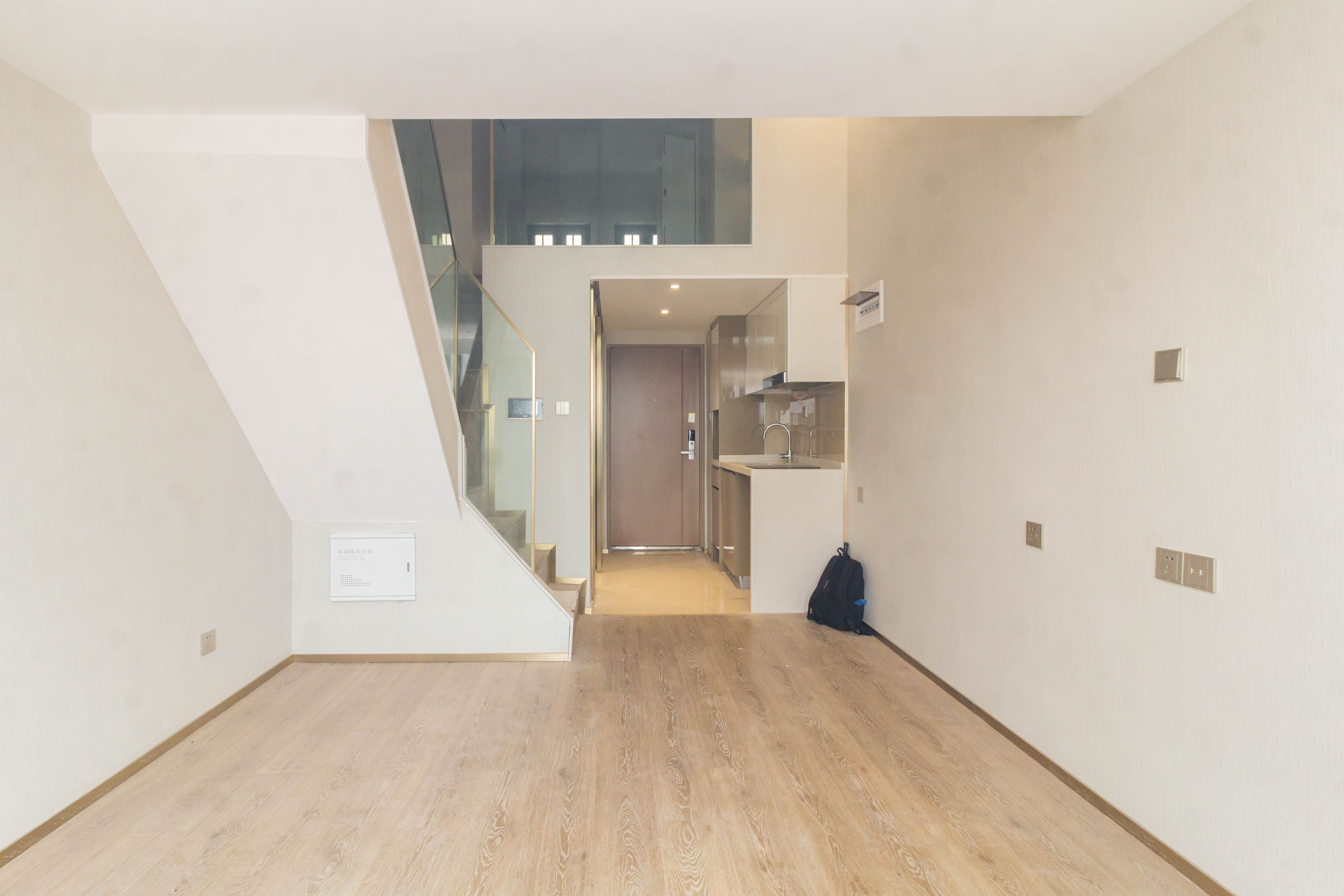 华远海蓝郡  2室1厅1卫    25.0万 华远海蓝郡  2室1厅1卫    25.0万客厅