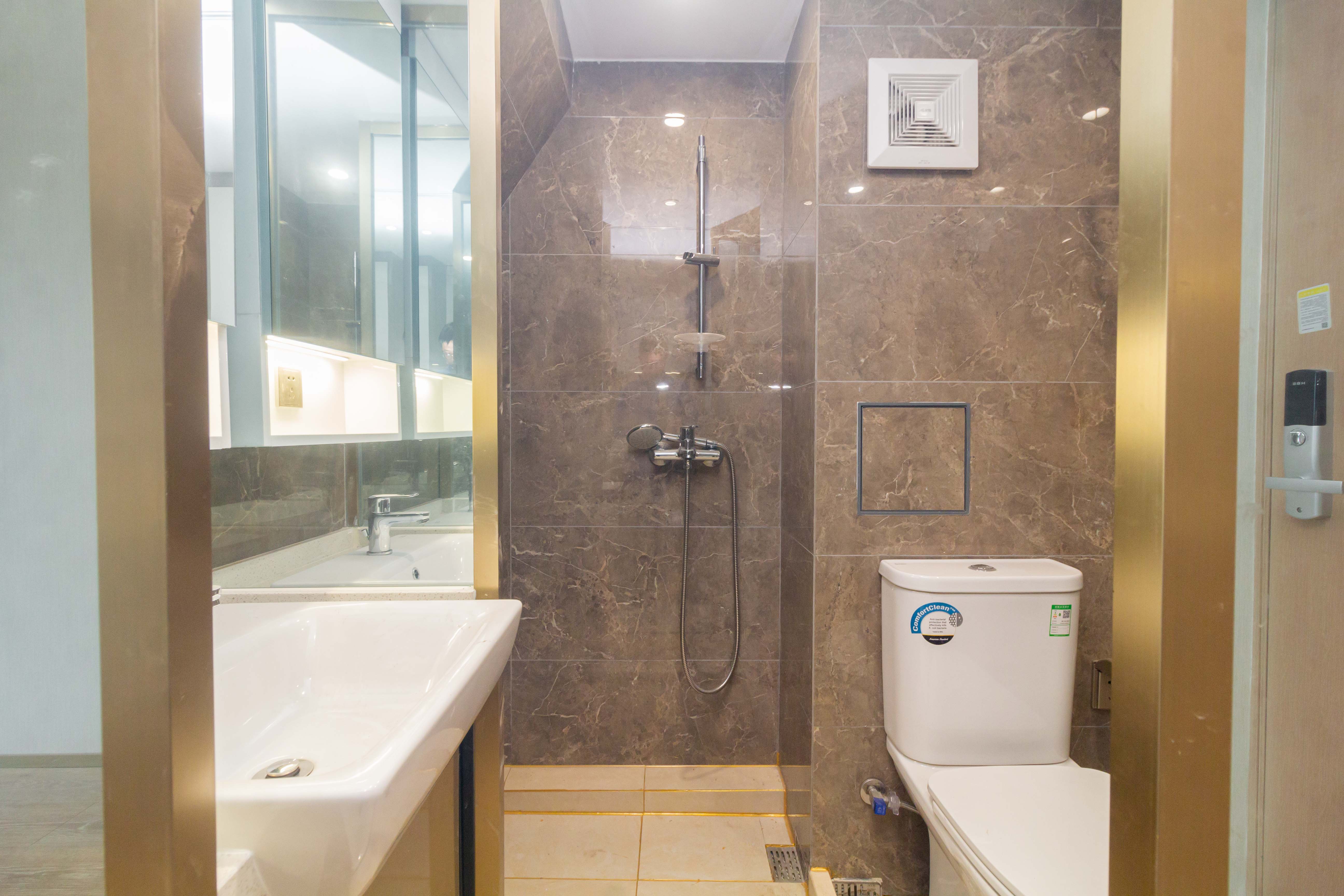 华远海蓝郡  2室1厅1卫    25.0万 华远海蓝郡  2室1厅1卫    25.0万卫生间