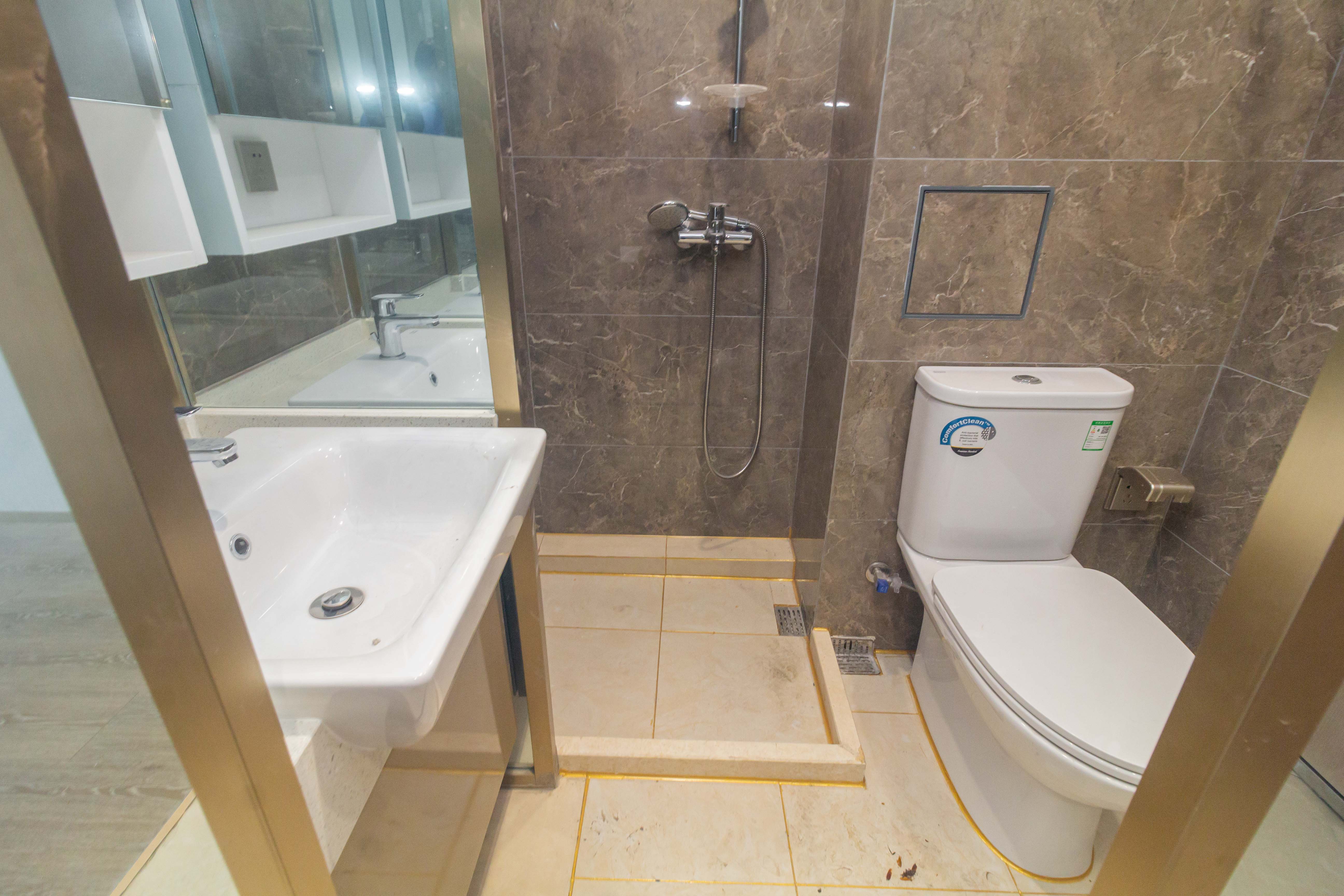 华远海蓝郡  2室1厅1卫    25.0万 华远海蓝郡  2室1厅1卫    25.0万卫生间