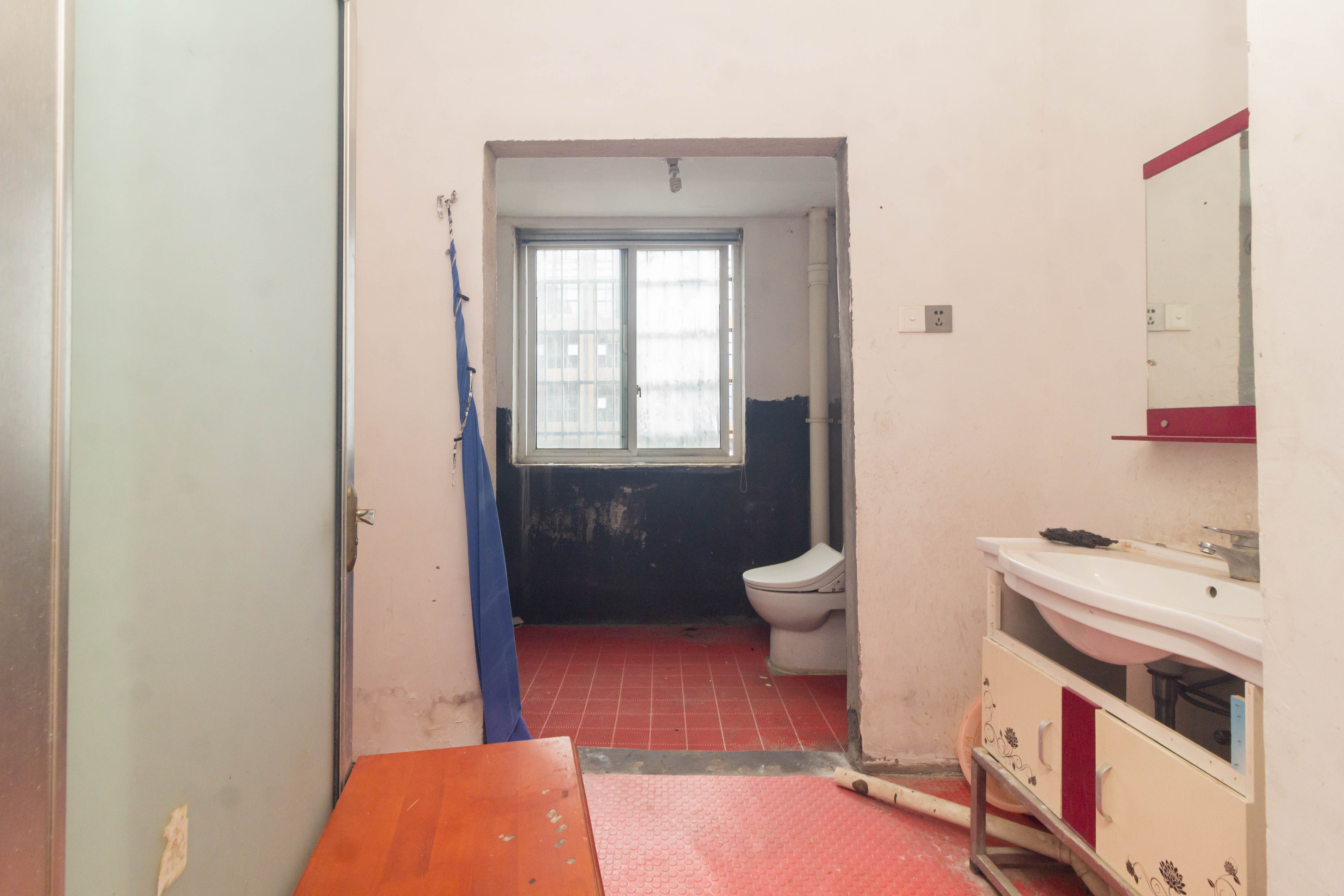 领东汇 5室2厅2卫 80.8万 领东汇 5室2厅2卫 80.8万卫生间