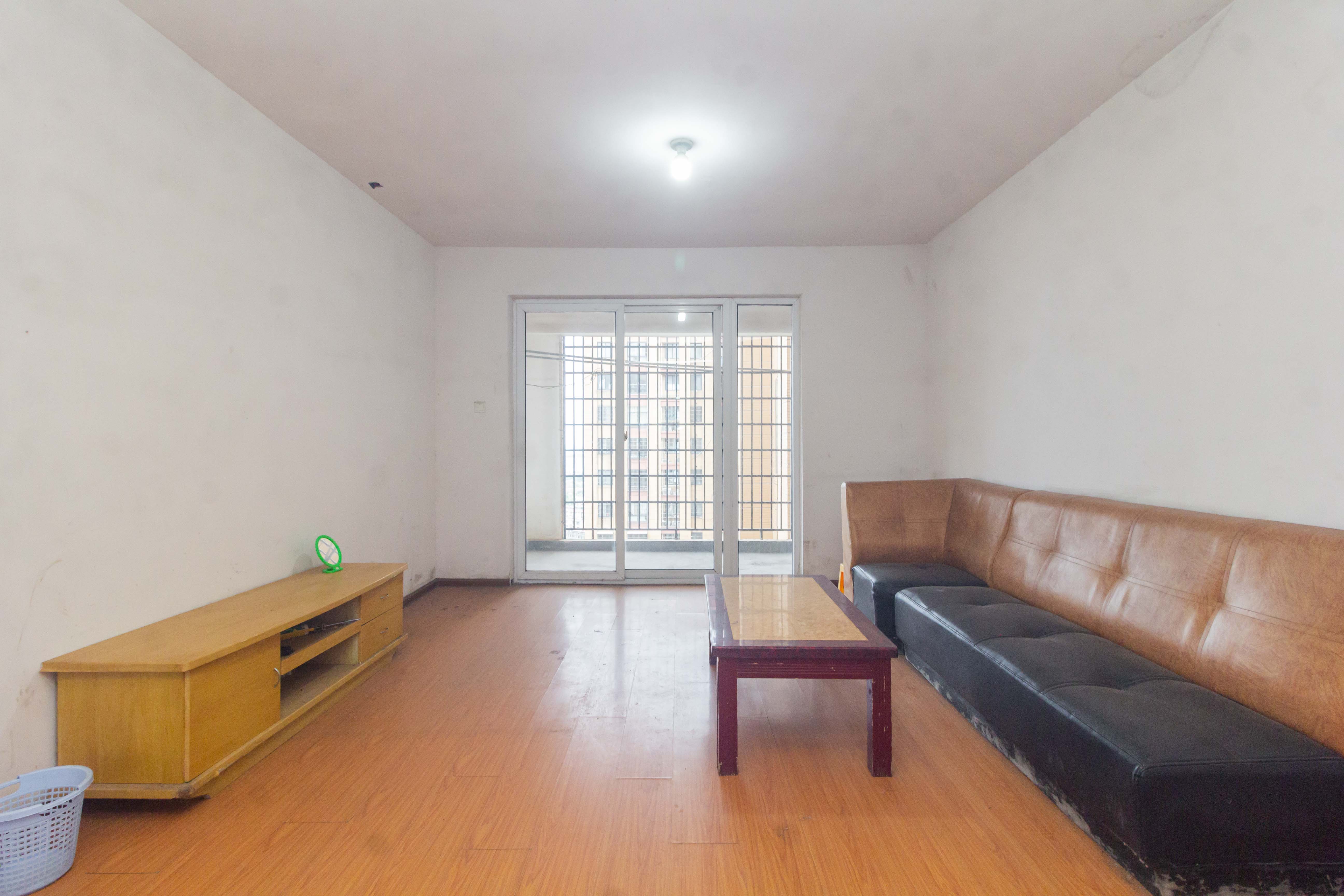 领东汇 5室2厅2卫 80.8万 领东汇 5室2厅2卫 80.8万卧室