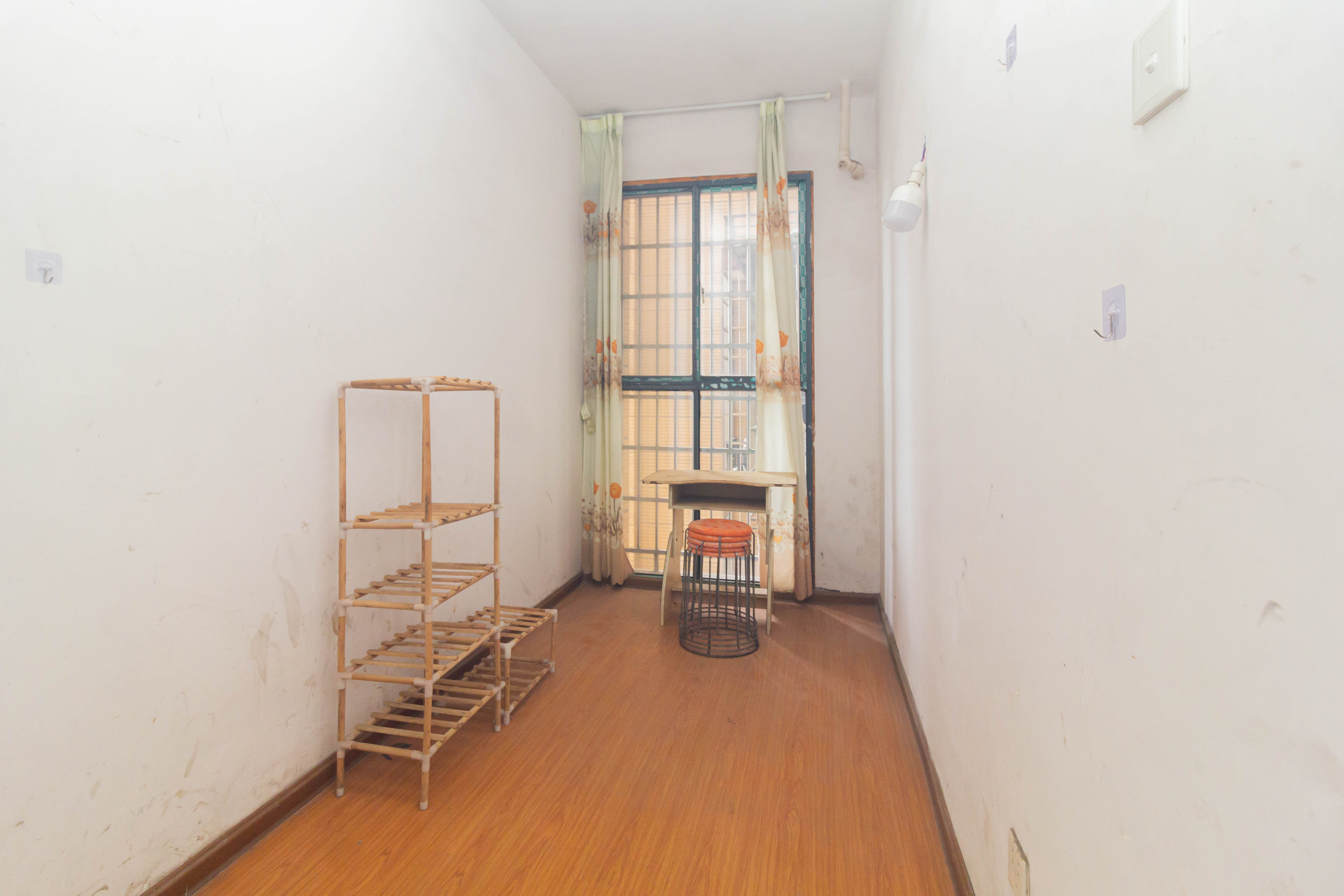 领东汇 5室2厅2卫 80.8万 领东汇 5室2厅2卫 80.8万卧室