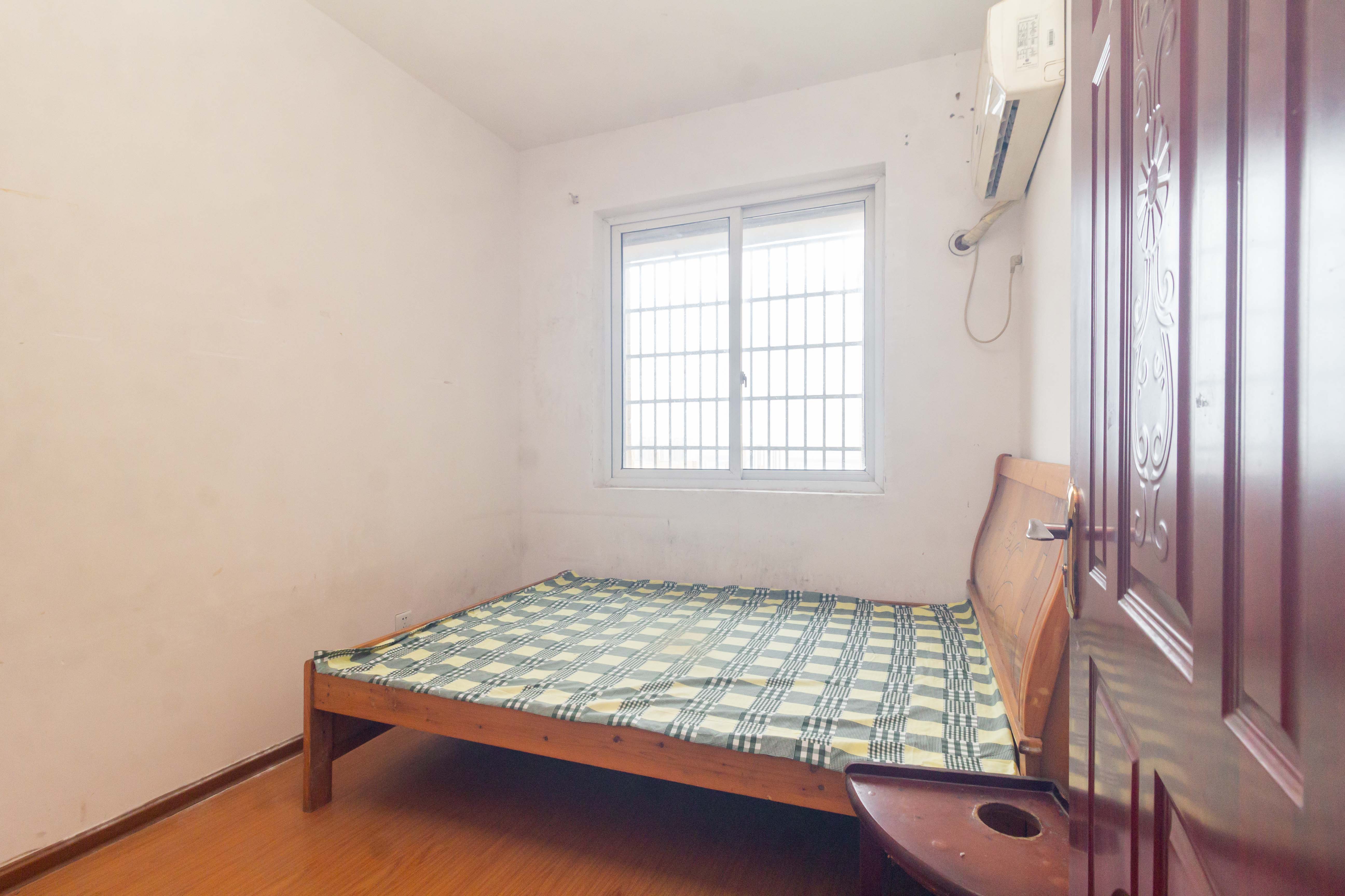 领东汇 5室2厅2卫 80.8万 领东汇 5室2厅2卫 80.8万卧室