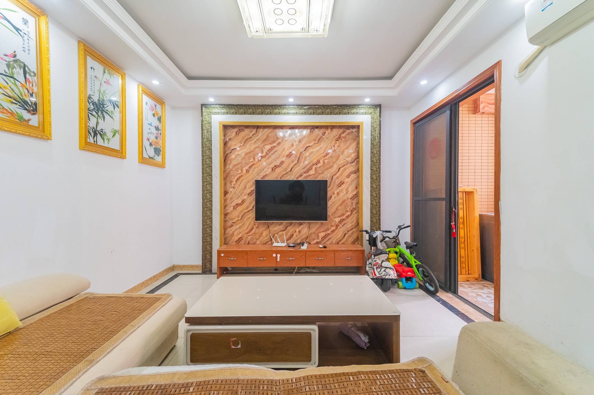 深业睿城 3室2厅1卫 59.8万 深业睿城 3室2厅1卫 59.8万客厅