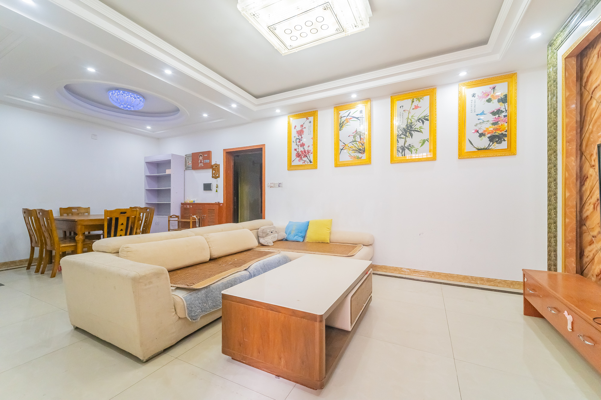 深业睿城 3室2厅1卫 59.8万 深业睿城 3室2厅1卫 59.8万客厅