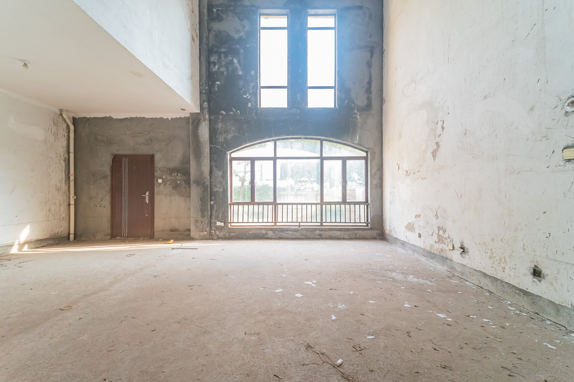 鹏基诺亚山林 5室3厅3卫 395.0万 鹏基诺亚山林 5室3厅3卫 395.0万客厅